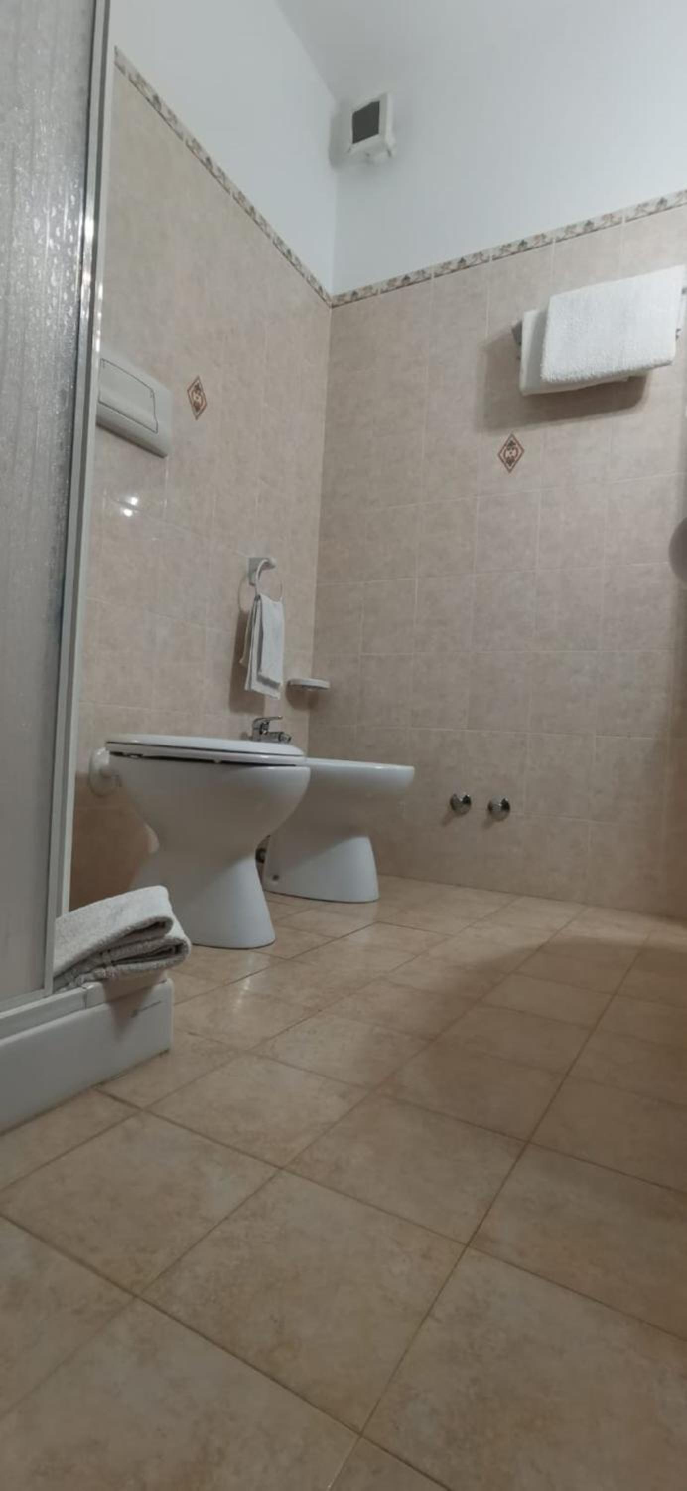 Double or Twin Room with Balcony - Photo 4