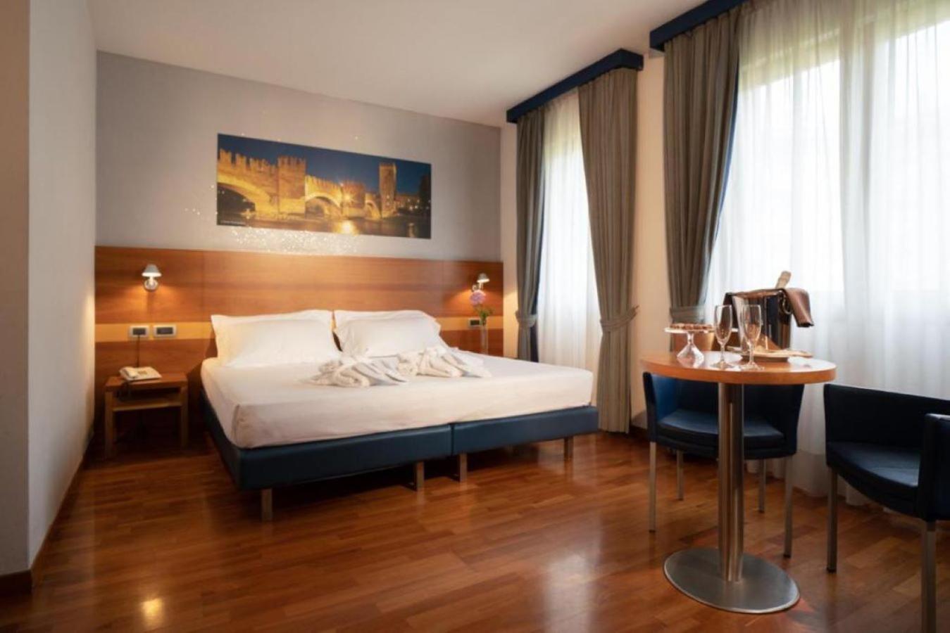 Superior King Room with Balcony - Non-Smoking - Photo 1