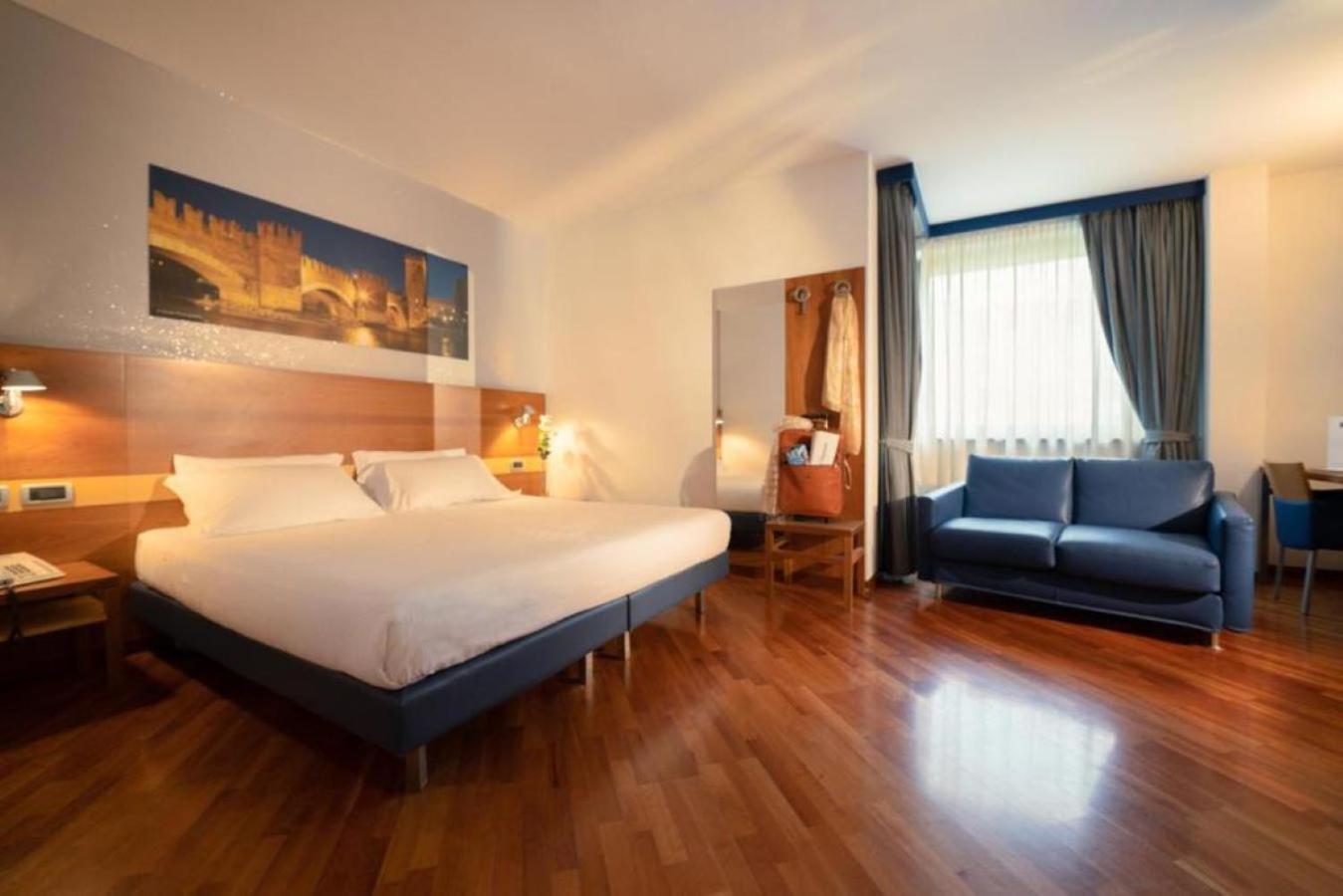 Executive King Room - Non-Smoking - Photo 2