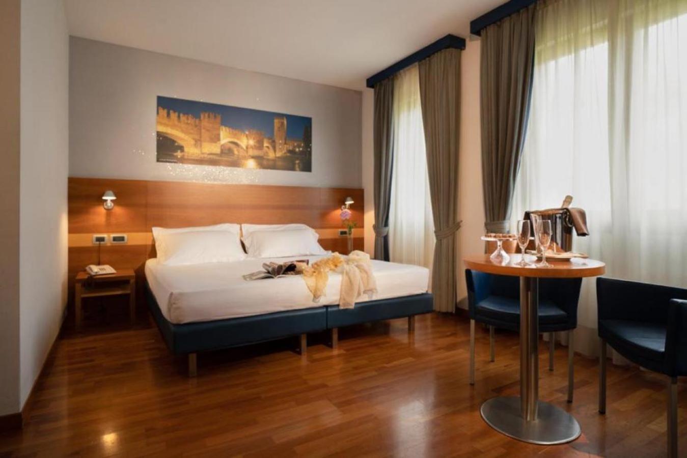 Executive King Room - Non-Smoking - Photo 4