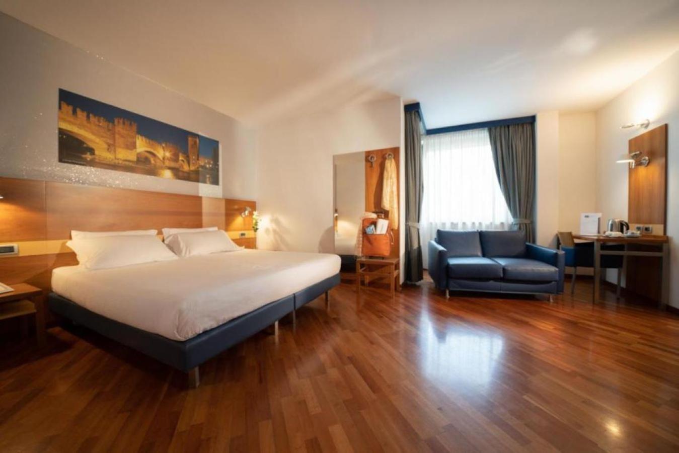 Executive King Room - Non-Smoking - Photo 5