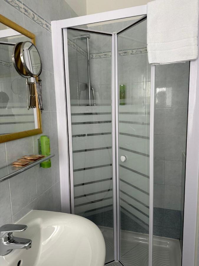 Double or Twin Room with Balcony - Photo 3