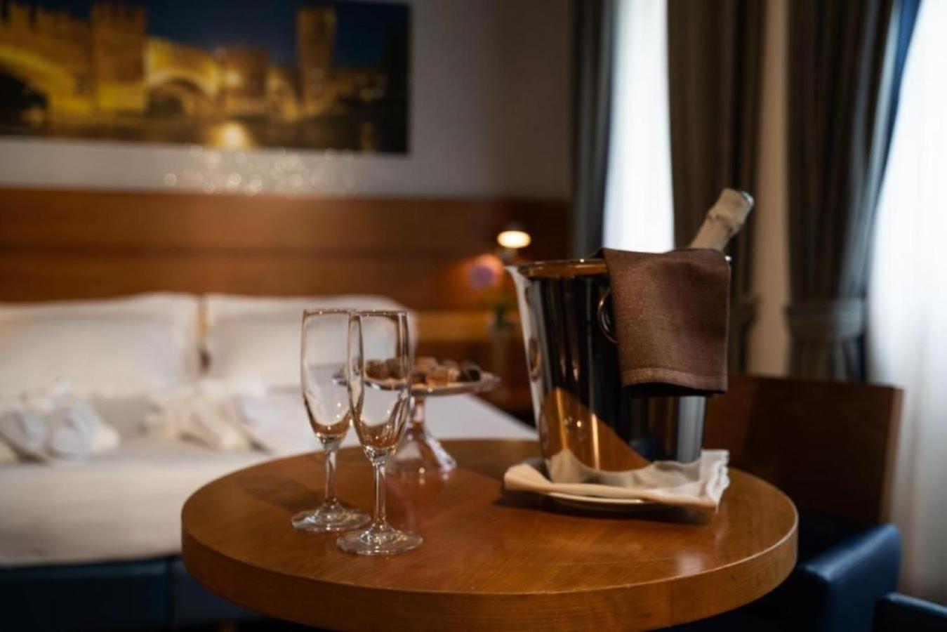 Executive King Room - Non-Smoking - Photo 10