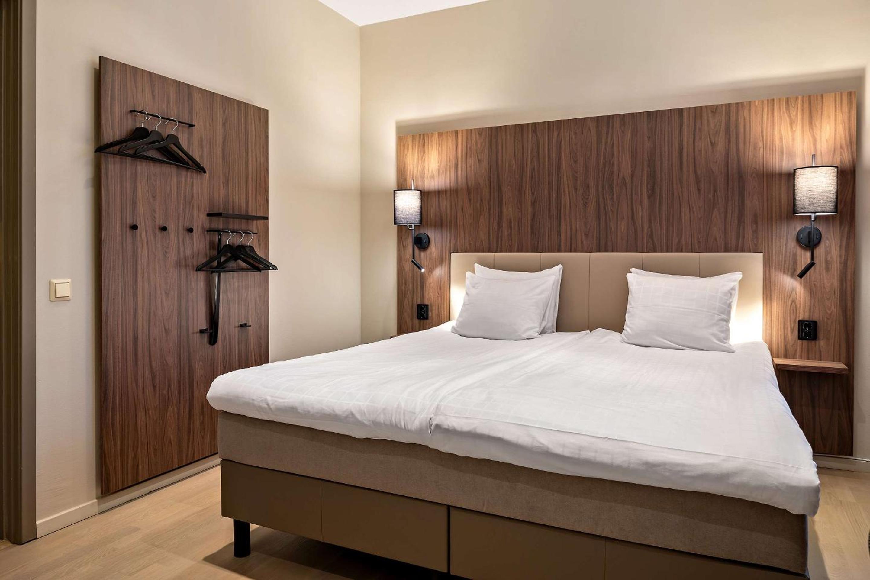 Standard with King size bed    - Photo 8