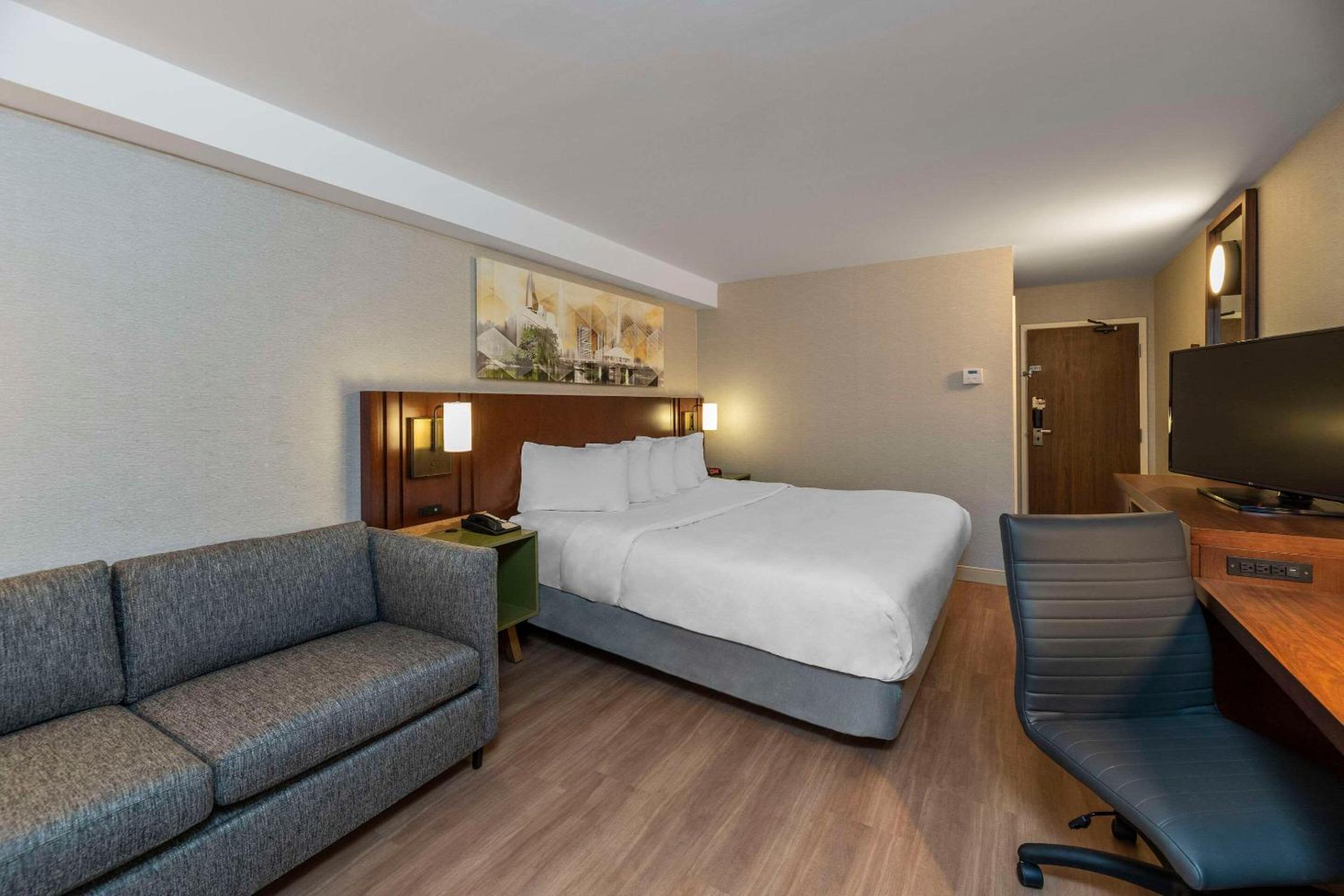  King Room - Non-Smoking  - Photo 3