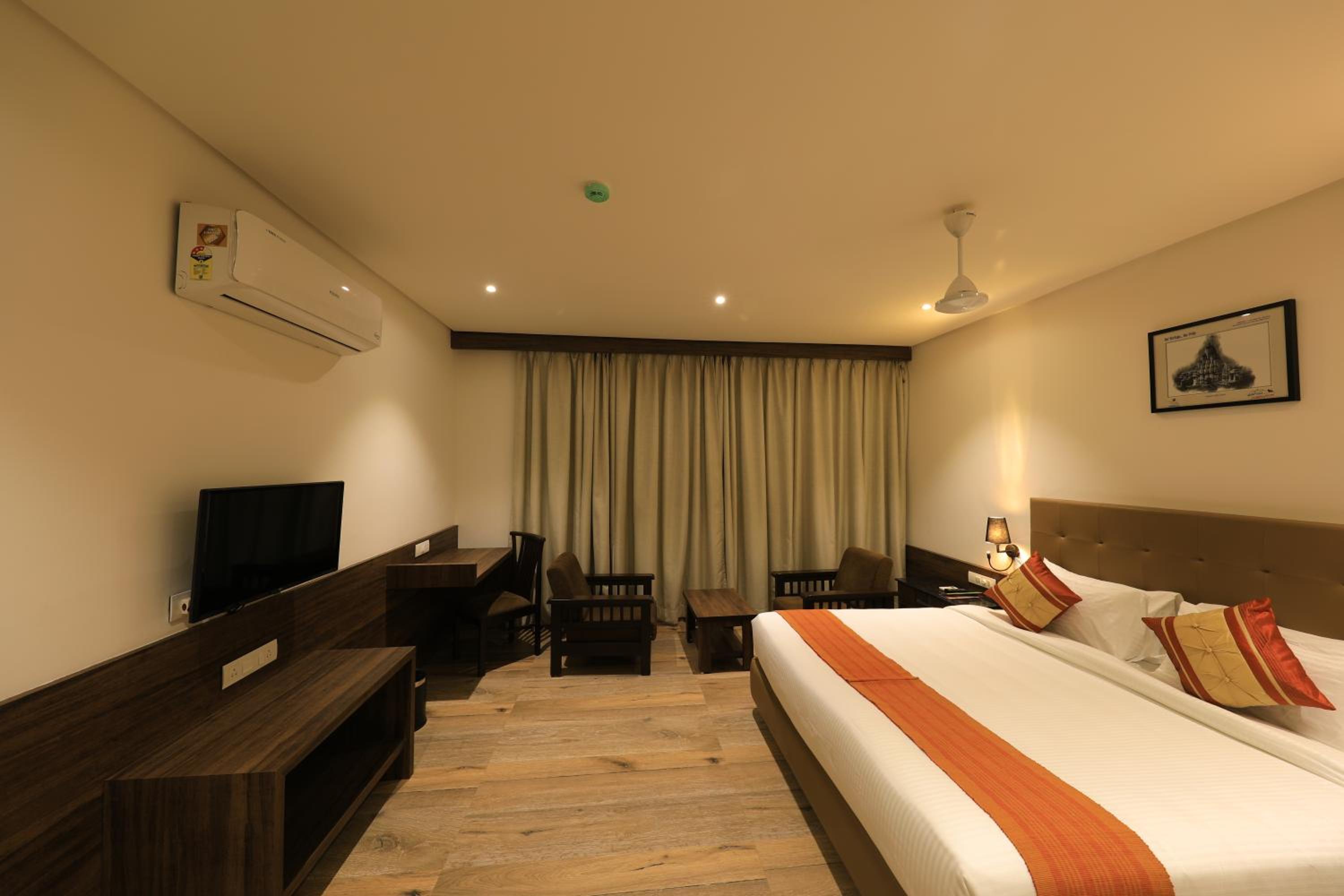 Superior King Room - Photo 1