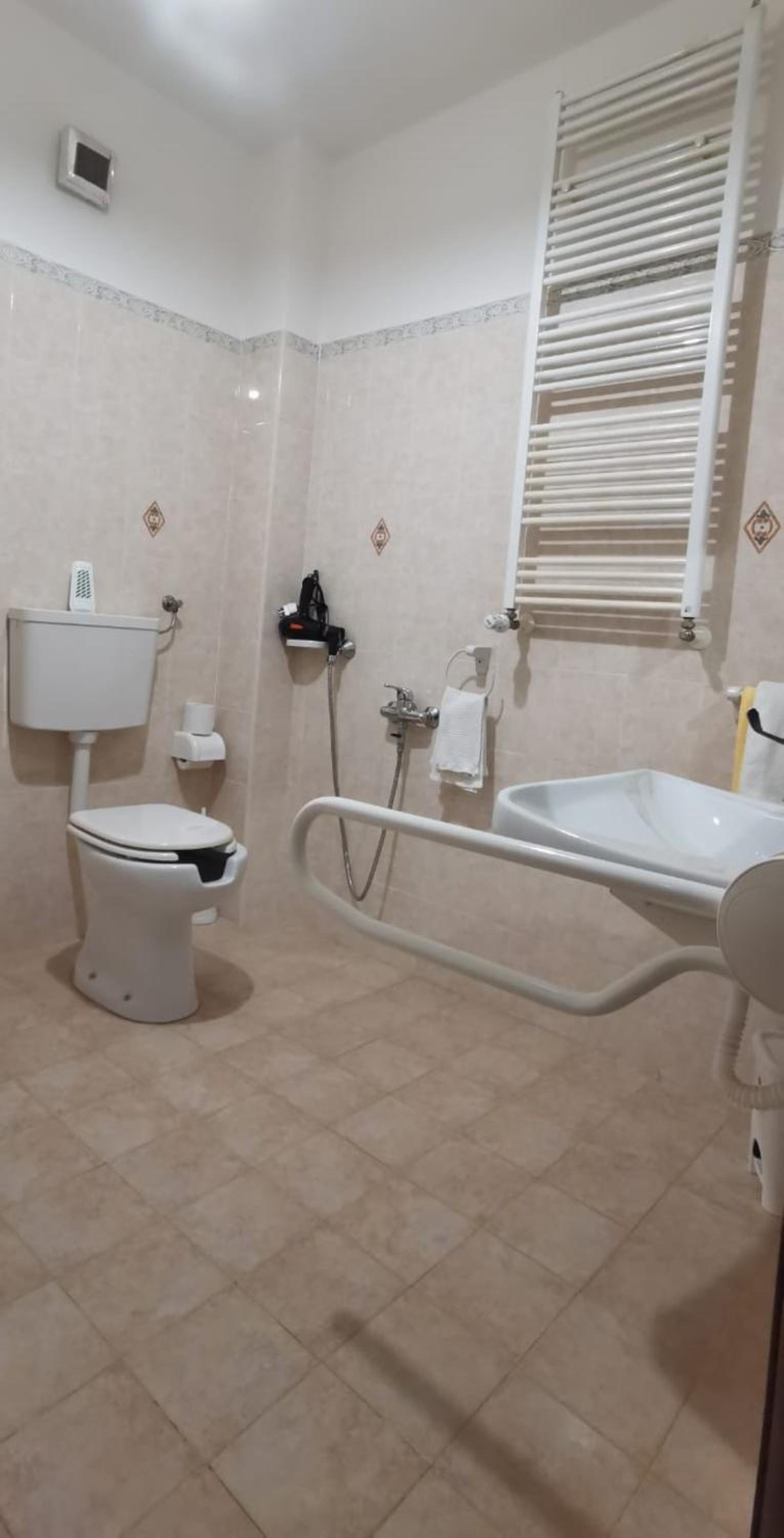 Double Room - Disability Access - Photo 4