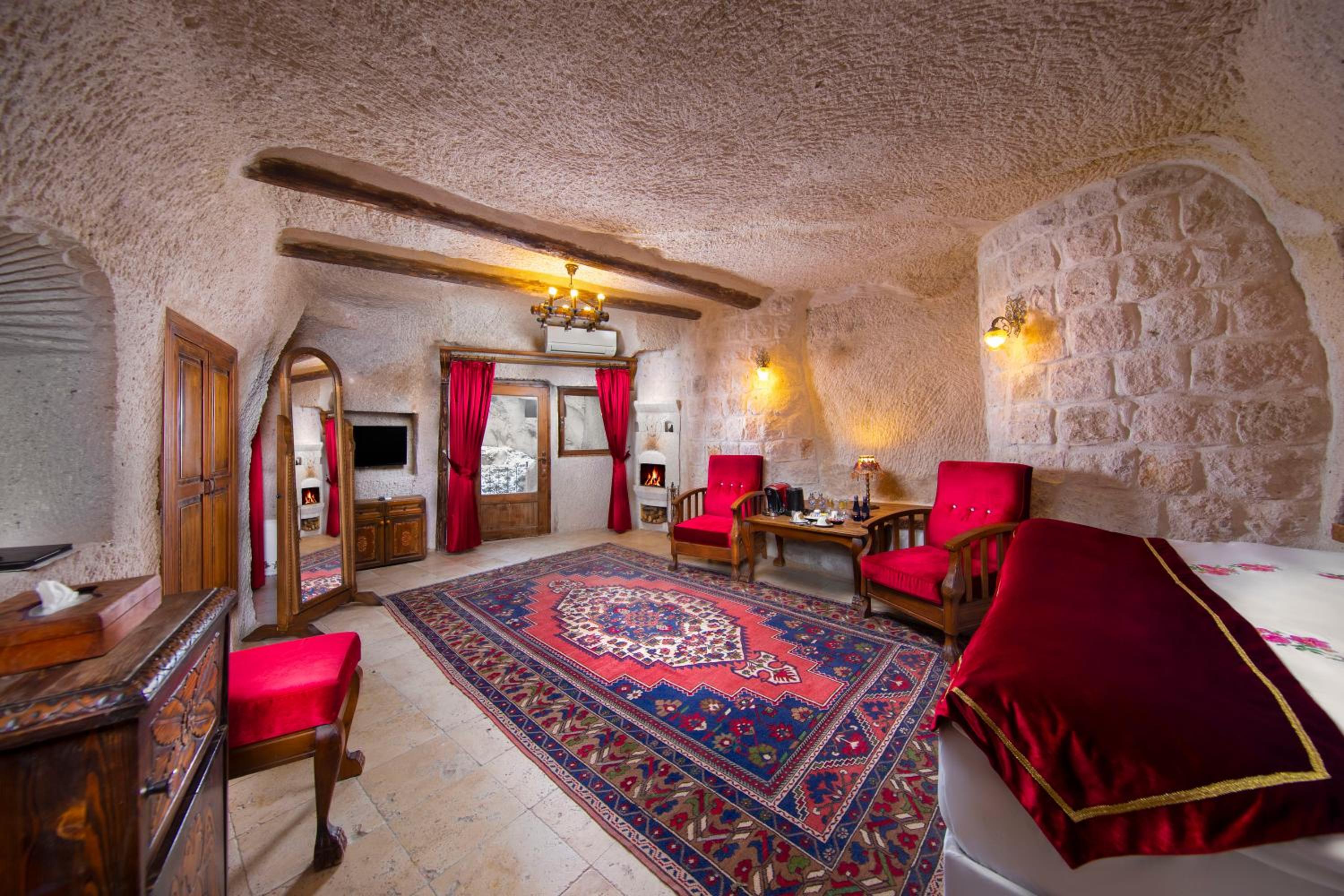 Cave Suite - Photo 3