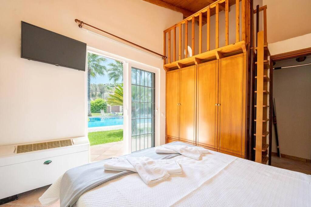 Villa photo 1