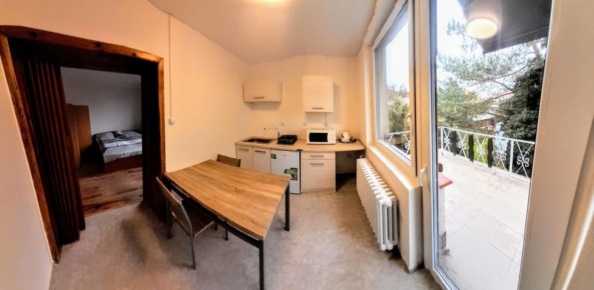 Apartment with Balcony photo 3
