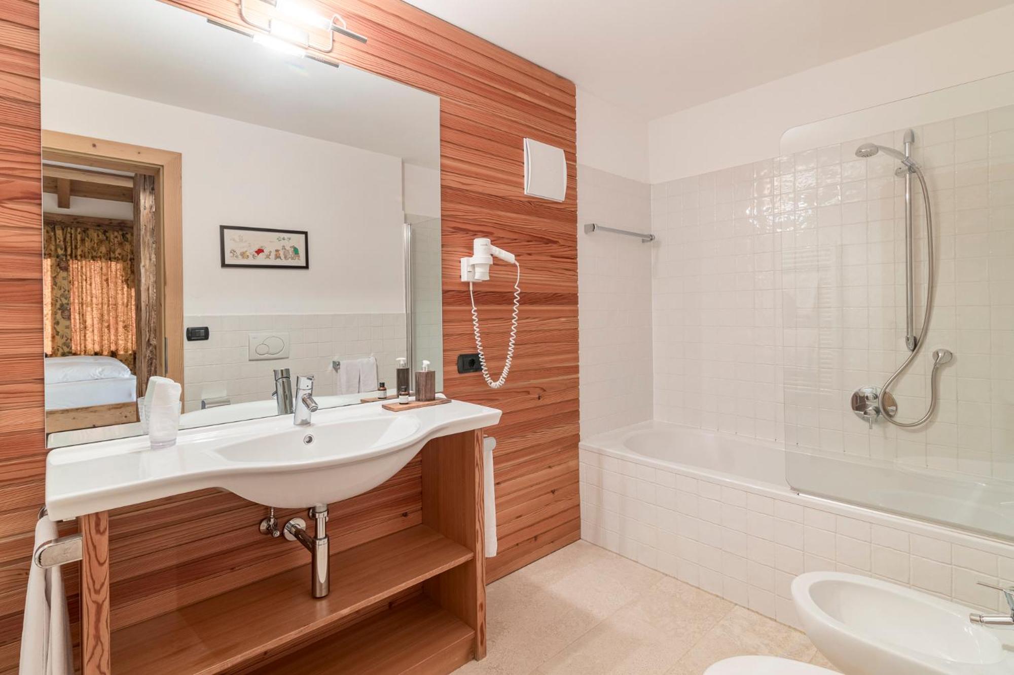 One-Bedroom Apartment with Terrace photo 2