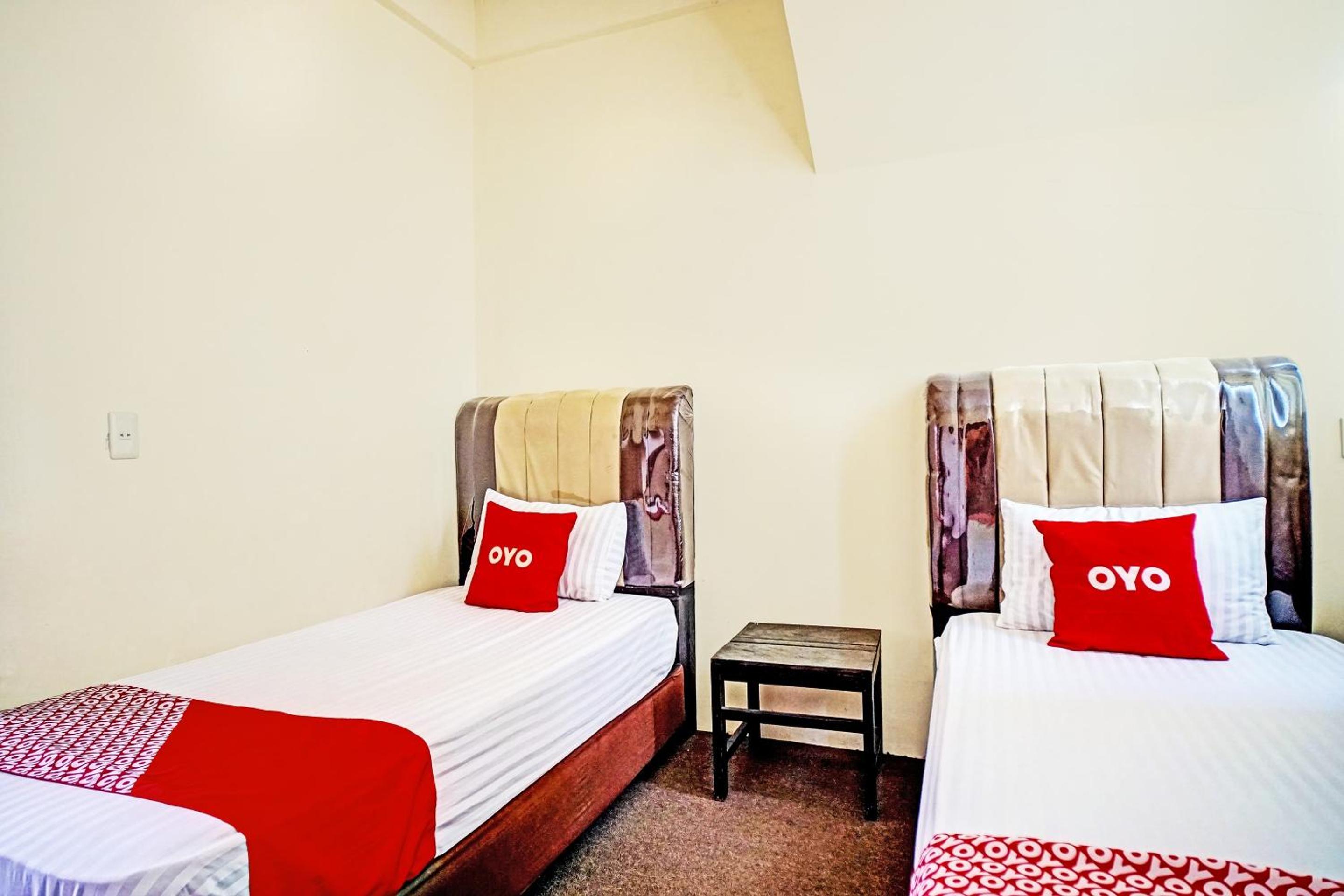 Economy Twin Room photo 1