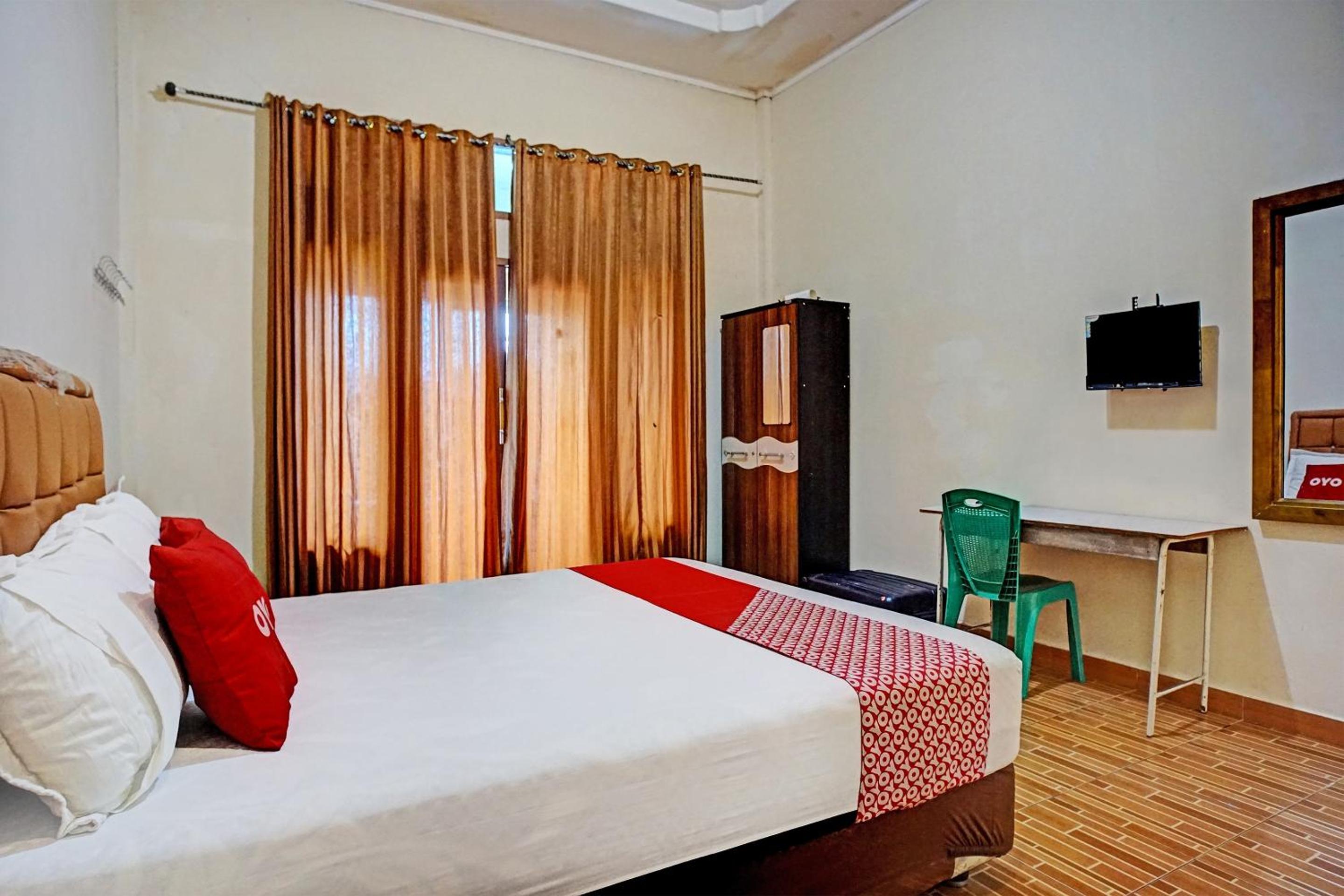 Deluxe King Room photo 2