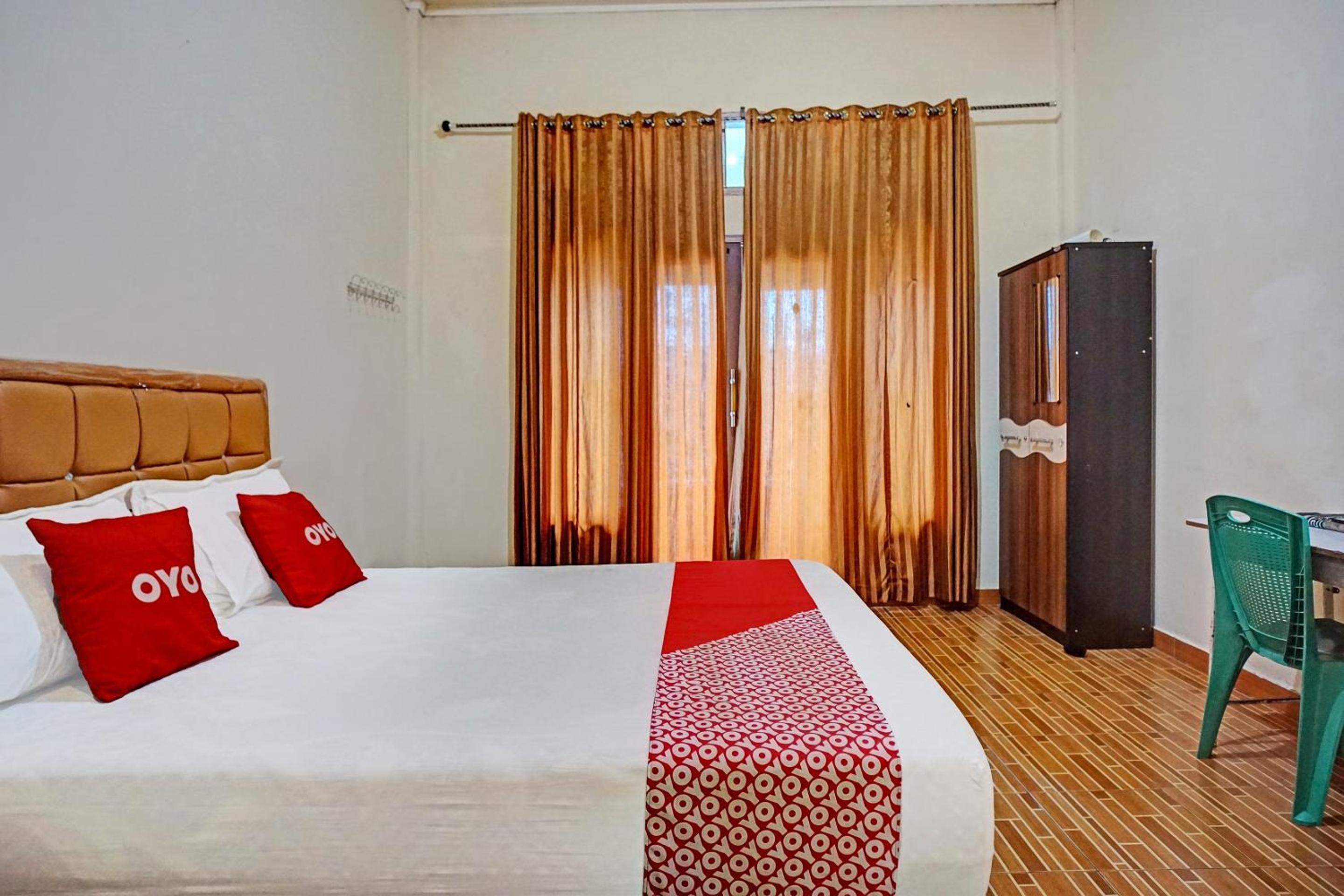 Deluxe King Room photo 1