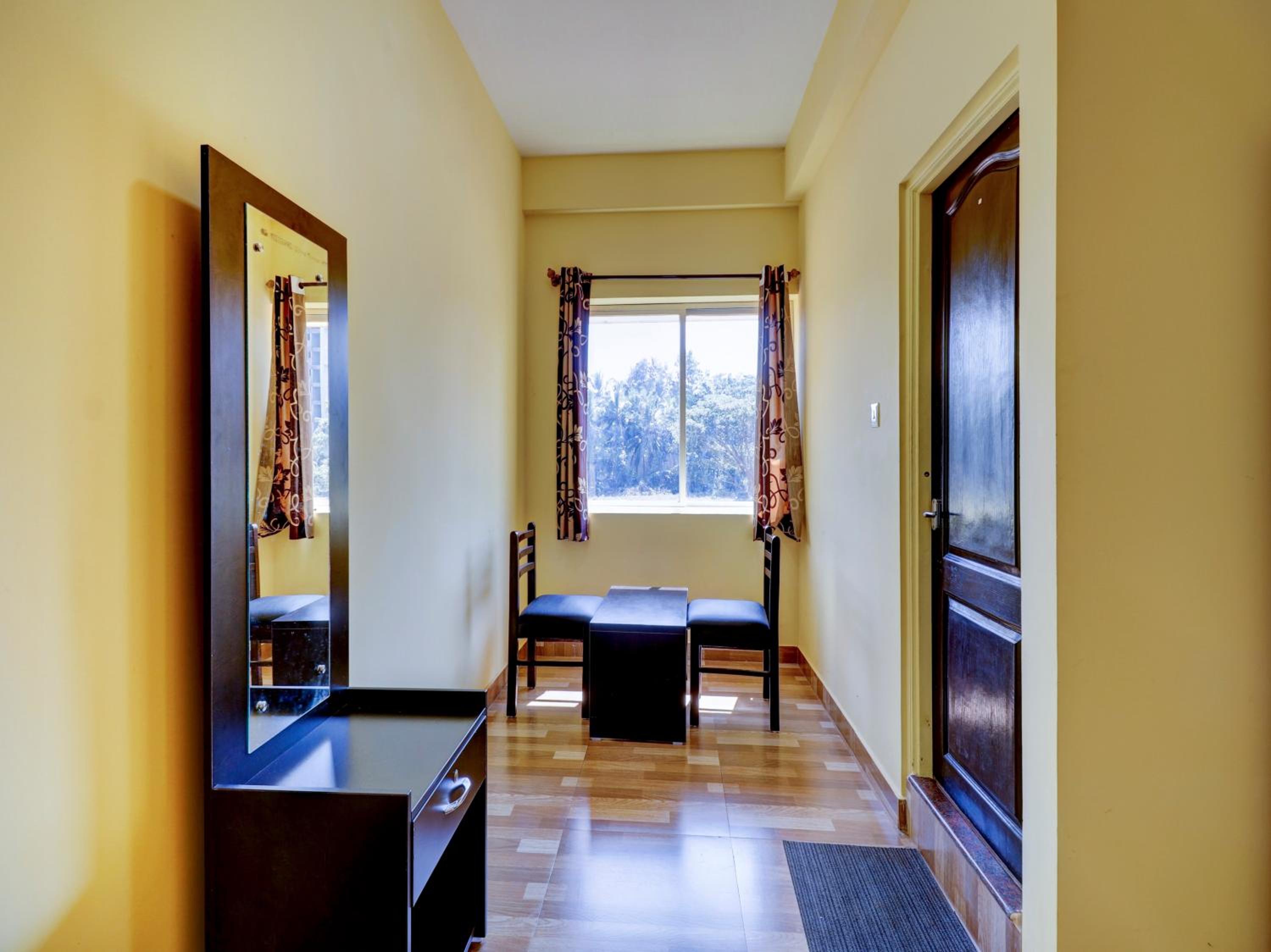 Queen Room - Photo 13
