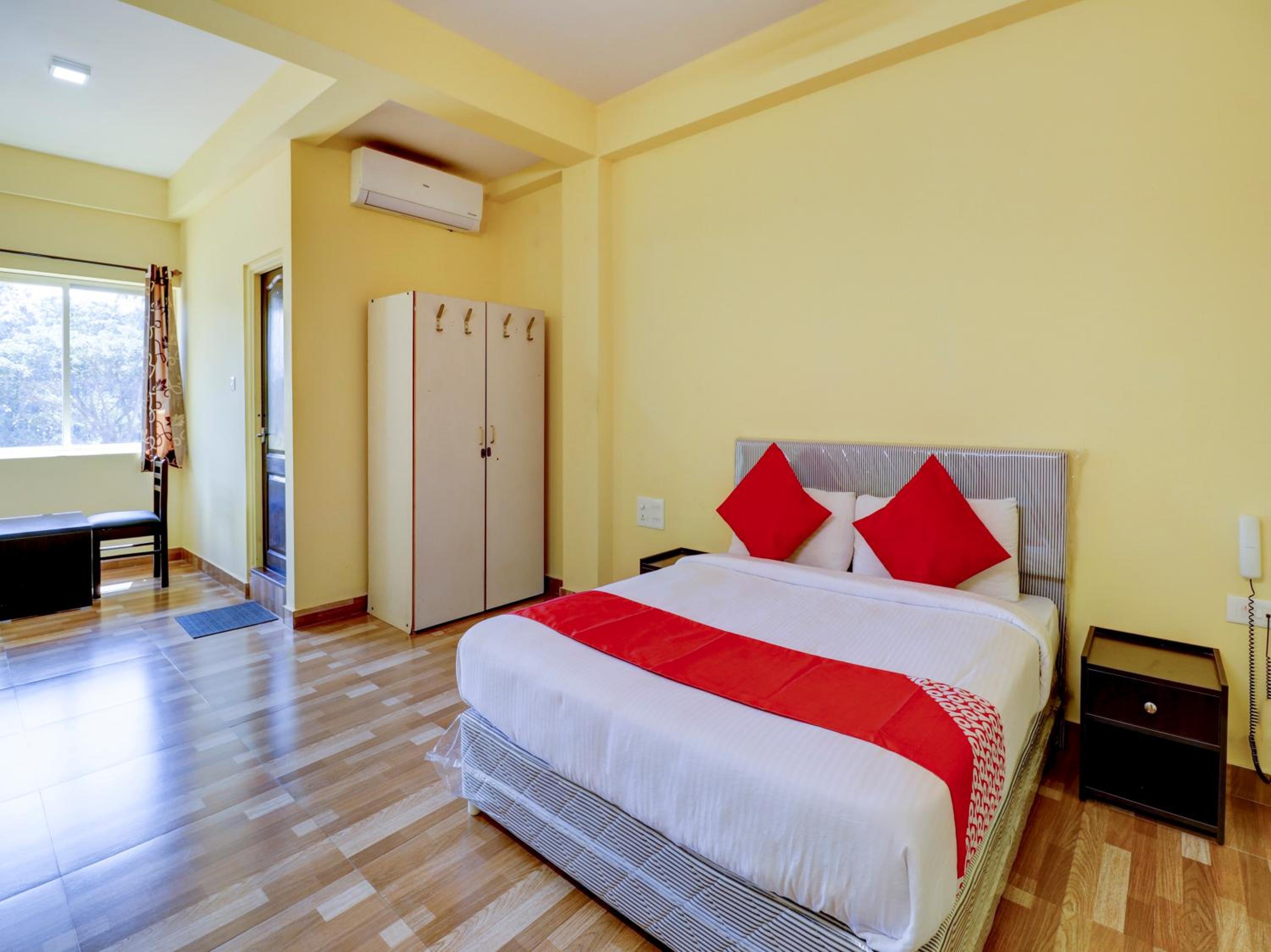 Queen Room - Photo 10