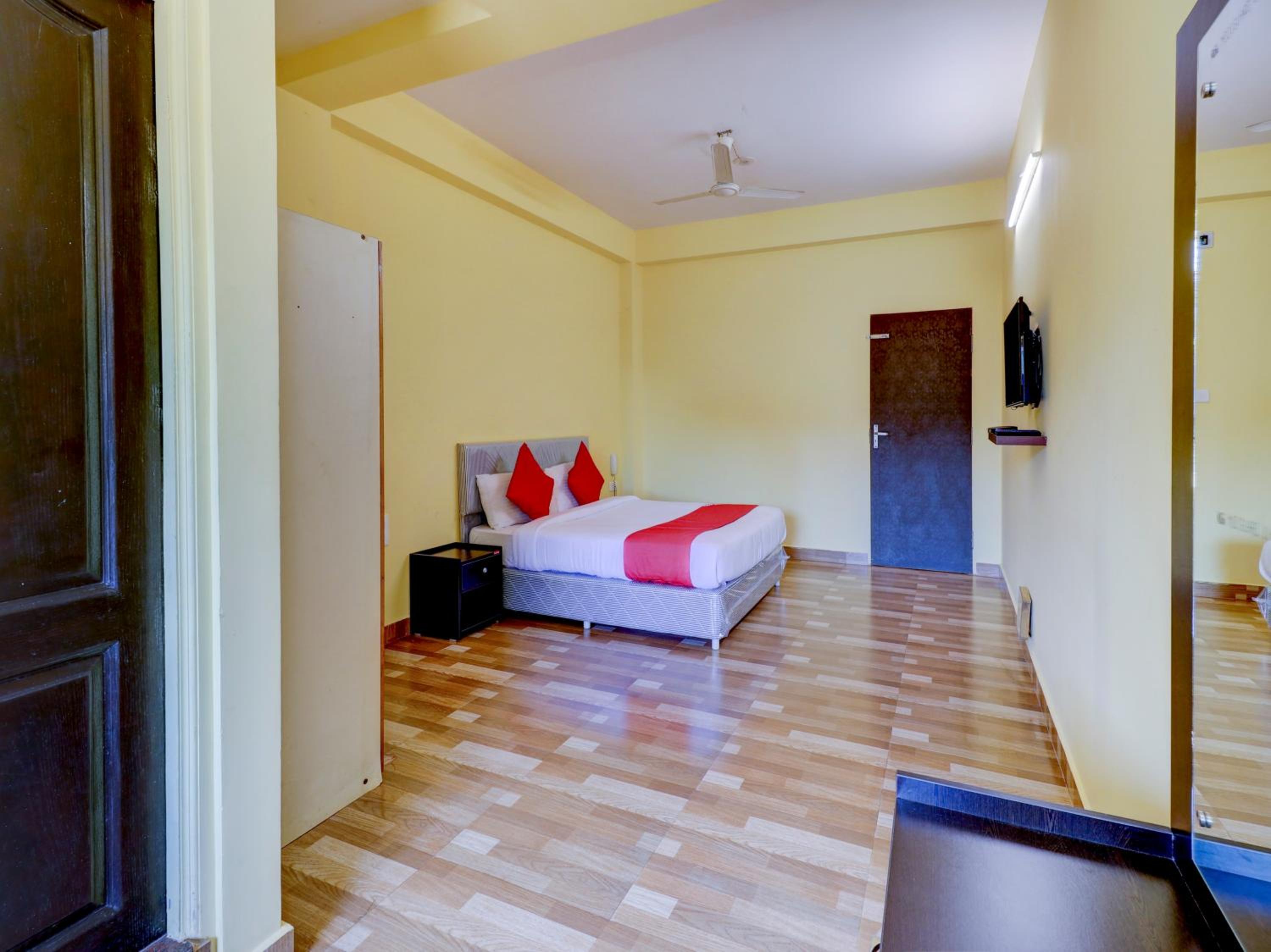 Queen Room - Photo 11