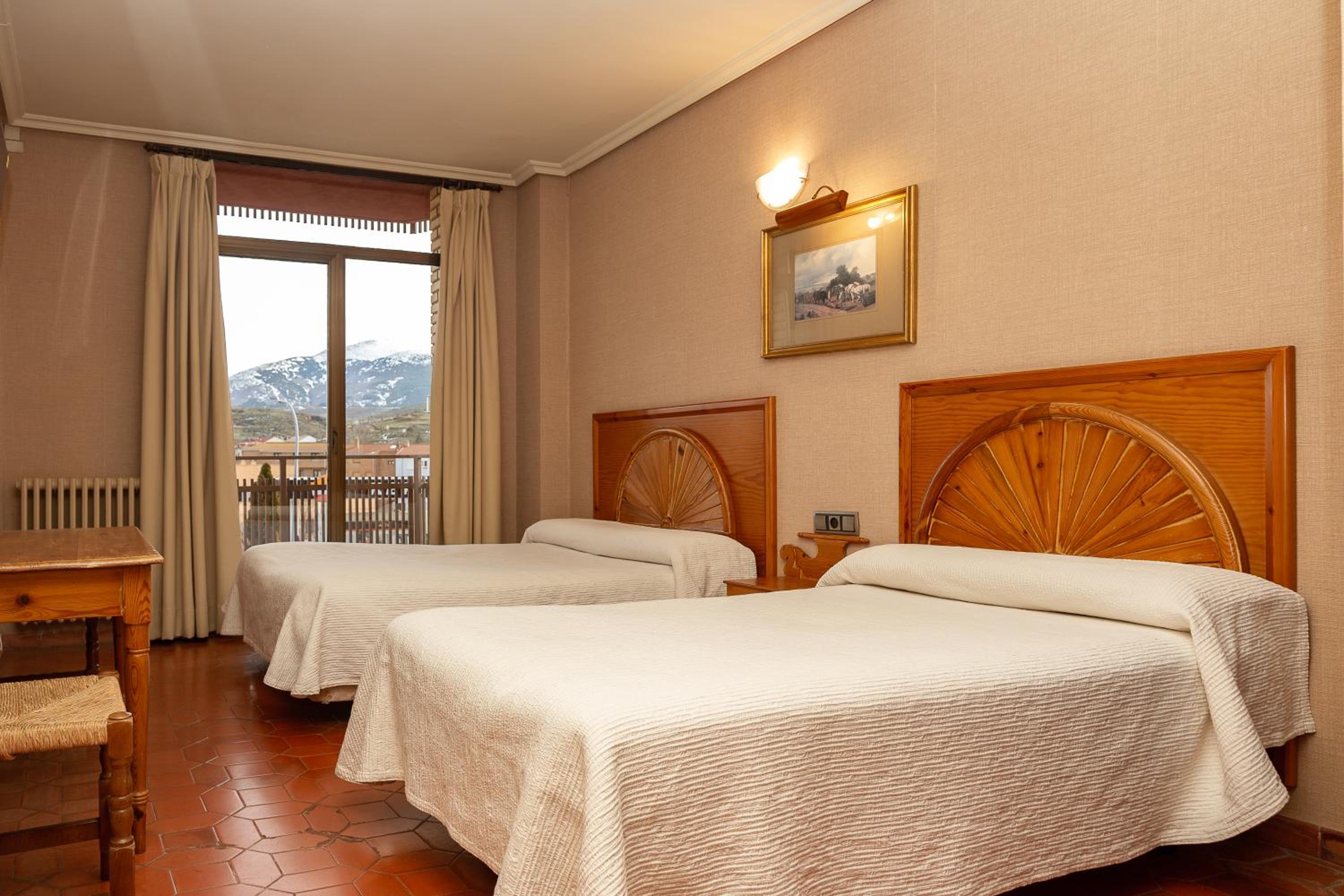  Deluxe Double Room (2 Adults + 1 Child) photo 3