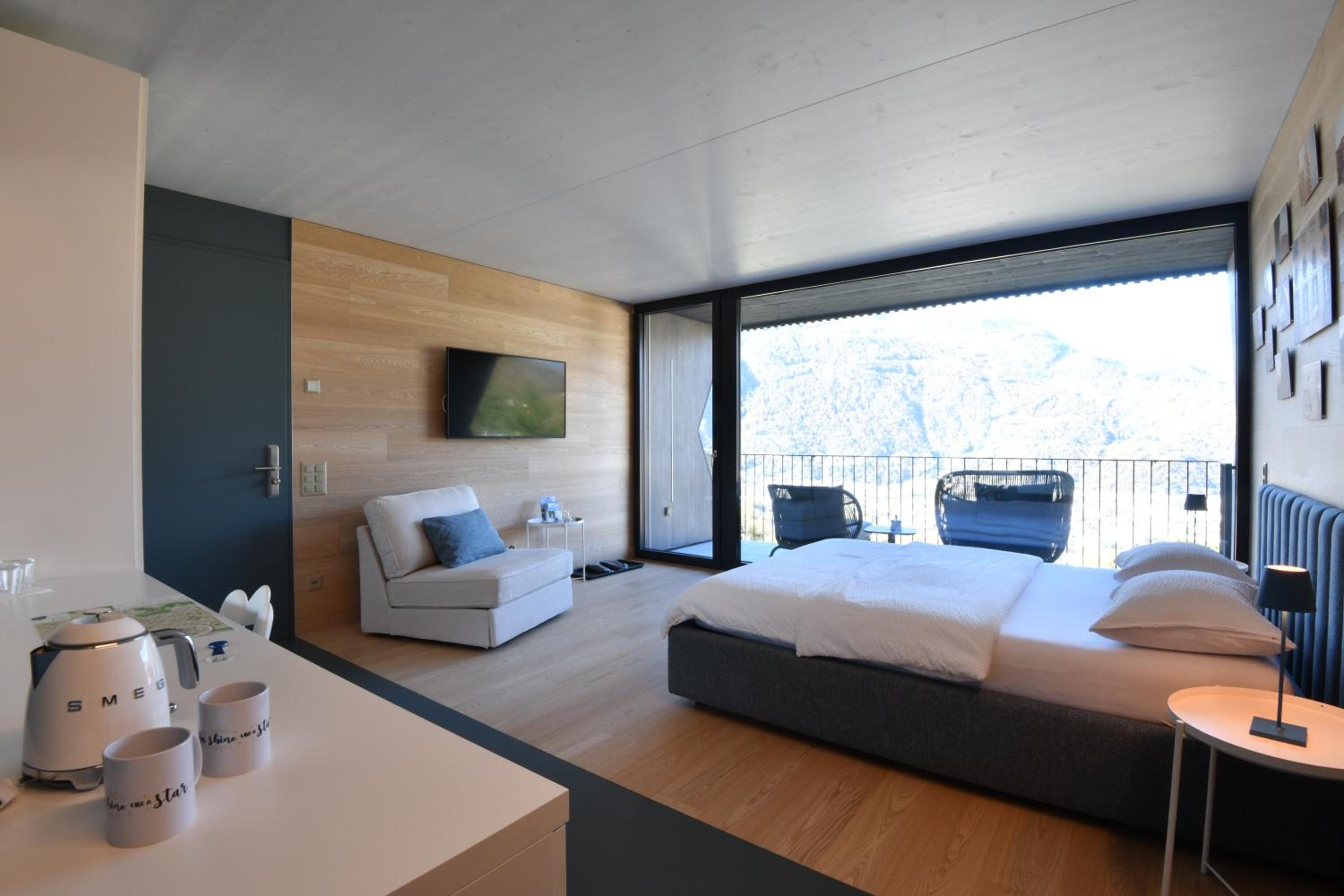 Deluxe Double Room with Extra Bed photo 3