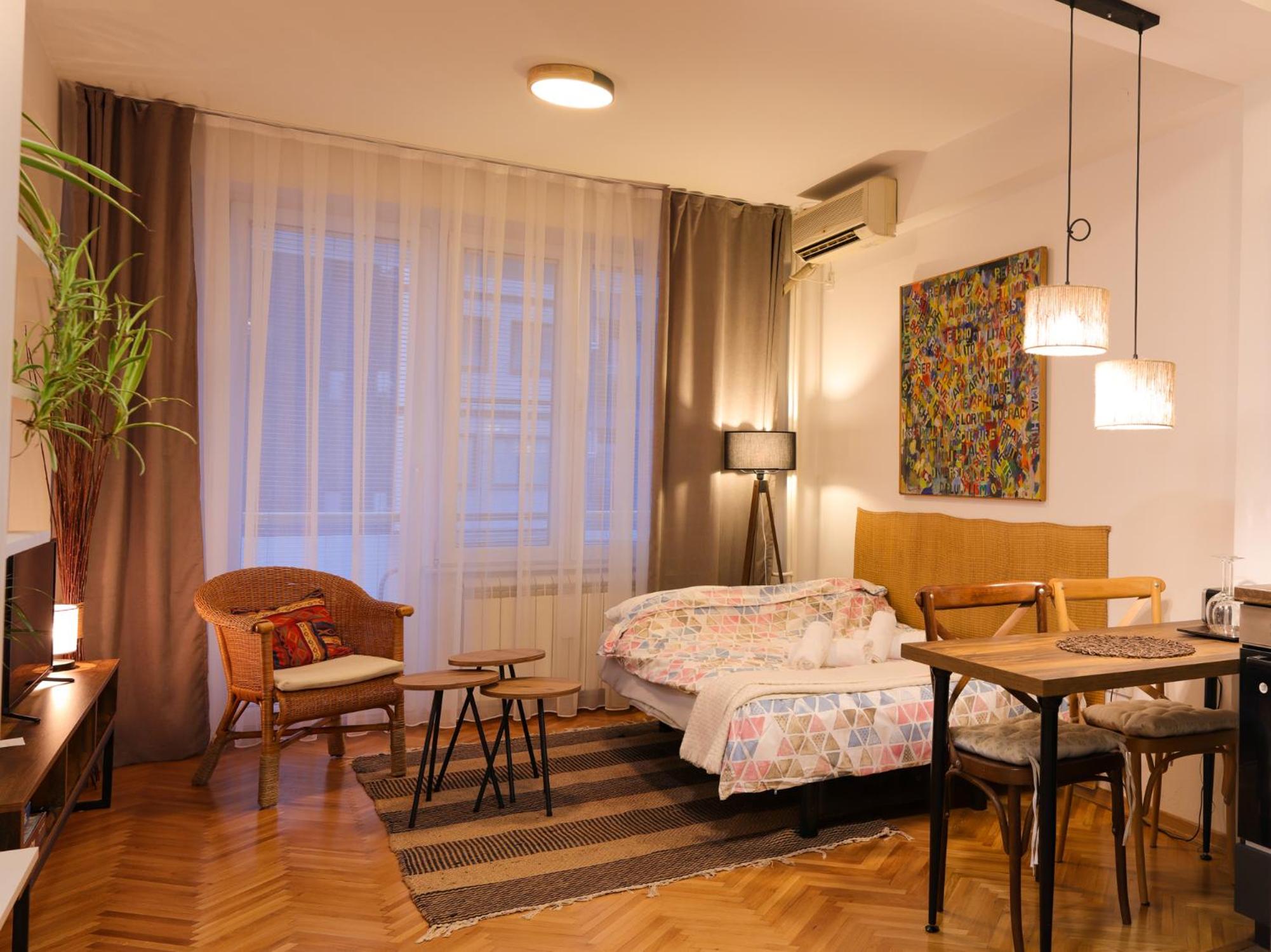 One-Bedroom Apartment photo 1