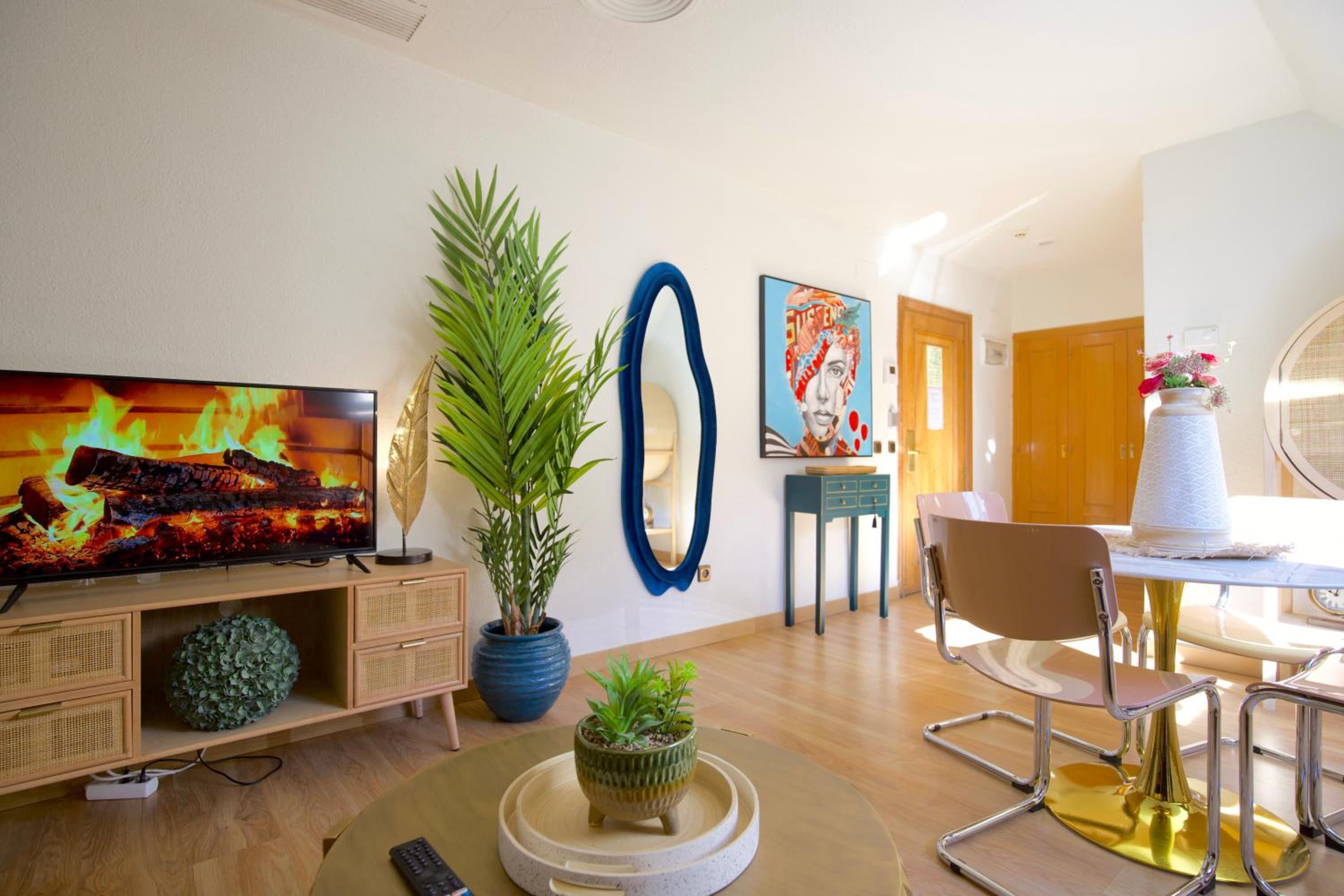 One-Bedroom Apartment photo 2