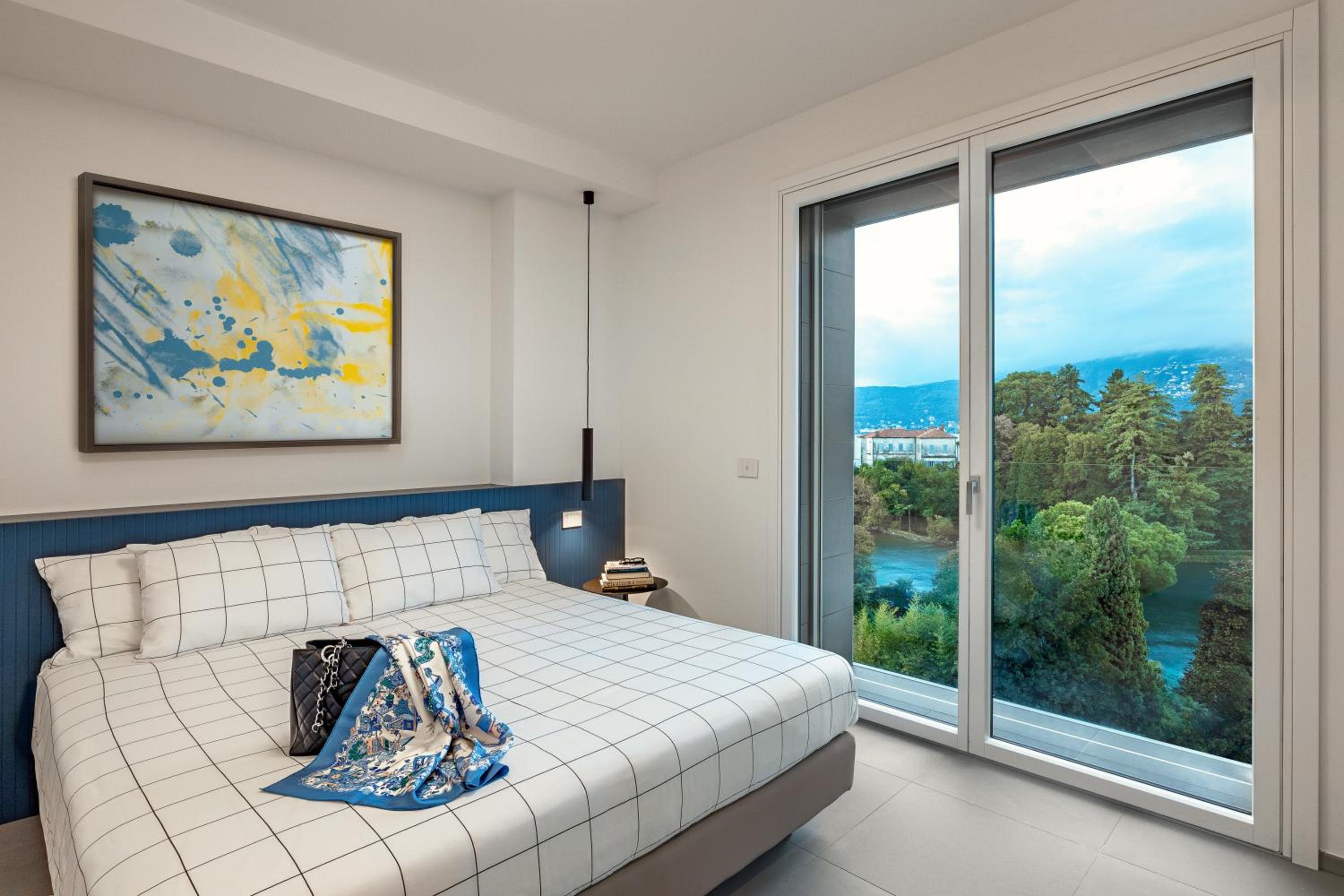 Apartment with Lake View photo 2