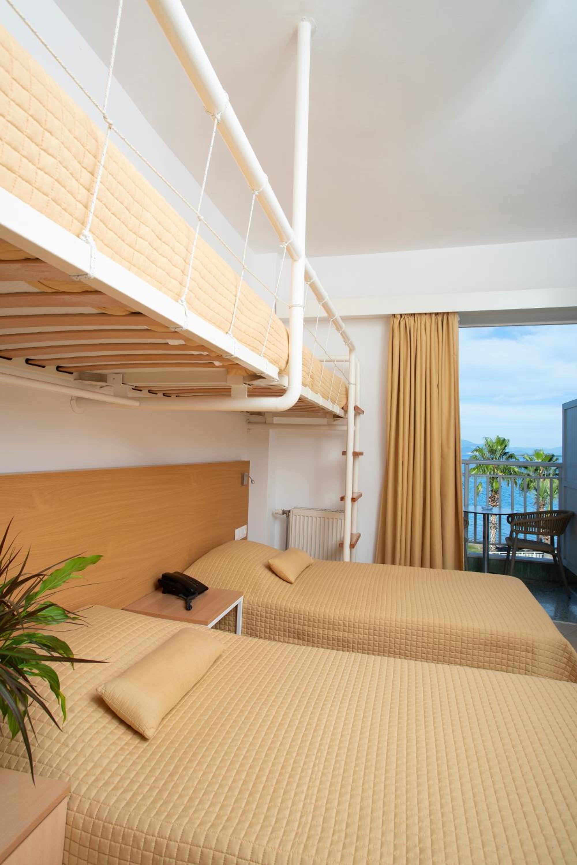 Family Room with Sea View - Photo 1