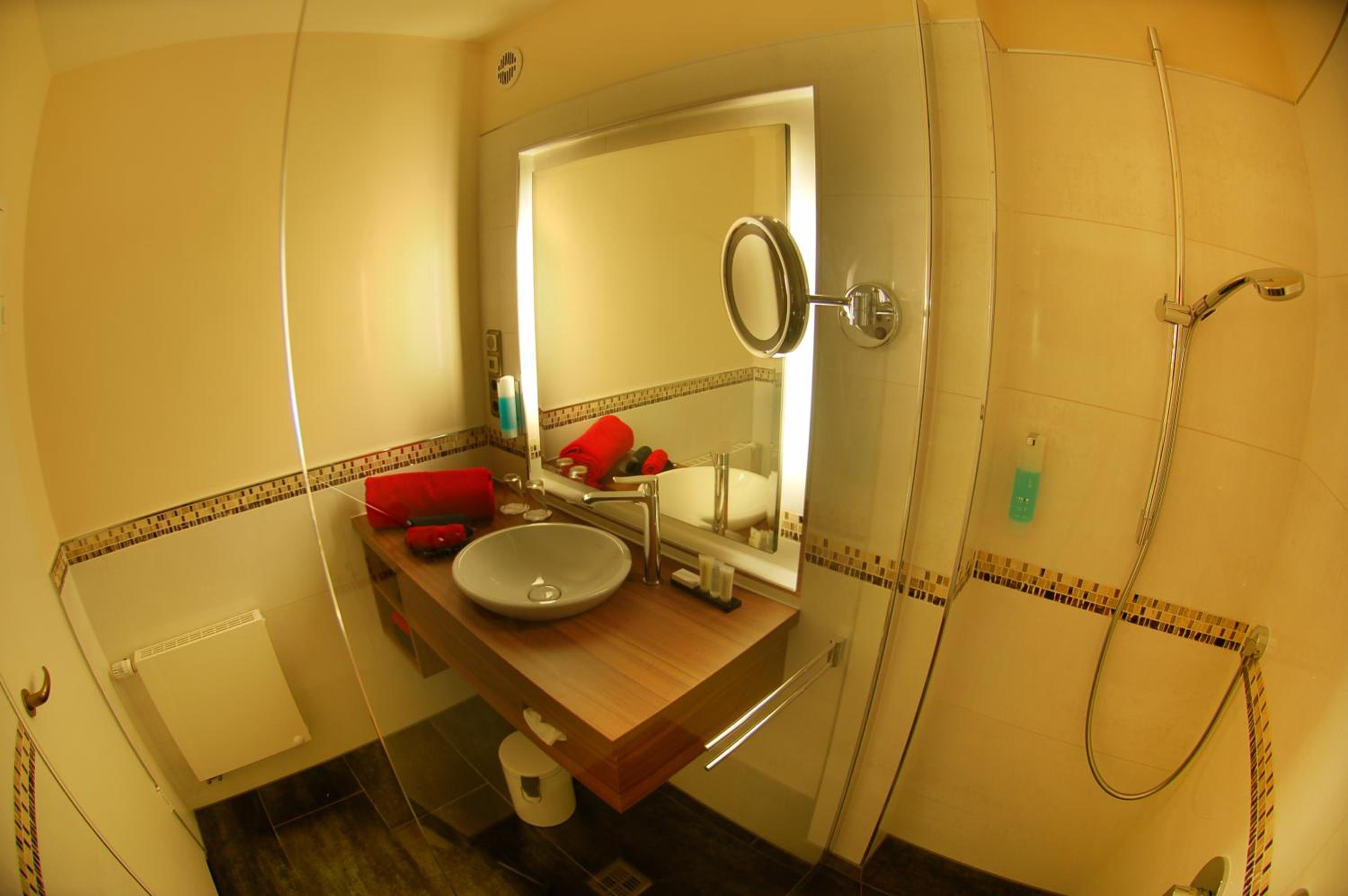 Luxury Suite with Spa Bath - Photo 2