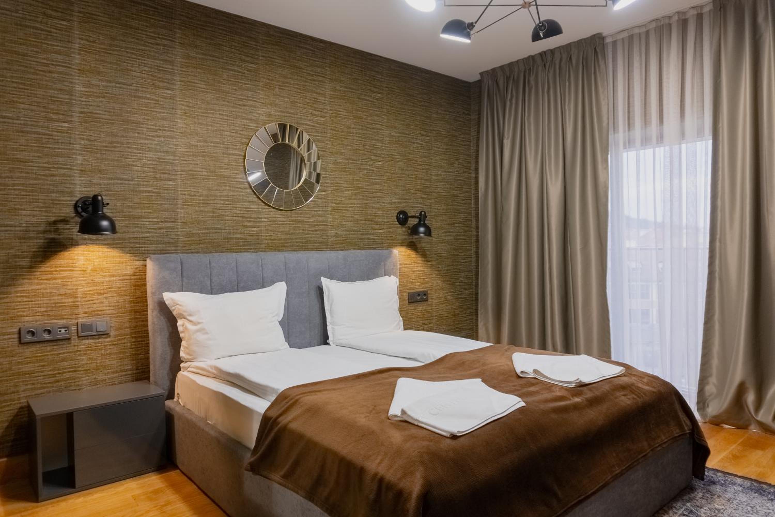Deluxe Suite - Photo 6