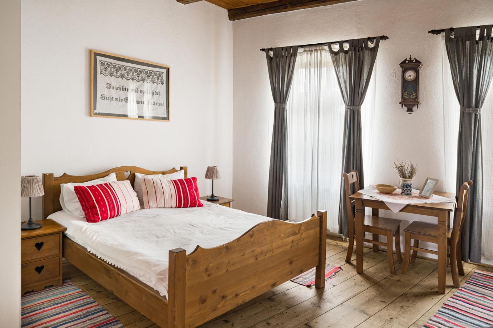 Large Double Room - Photo 1