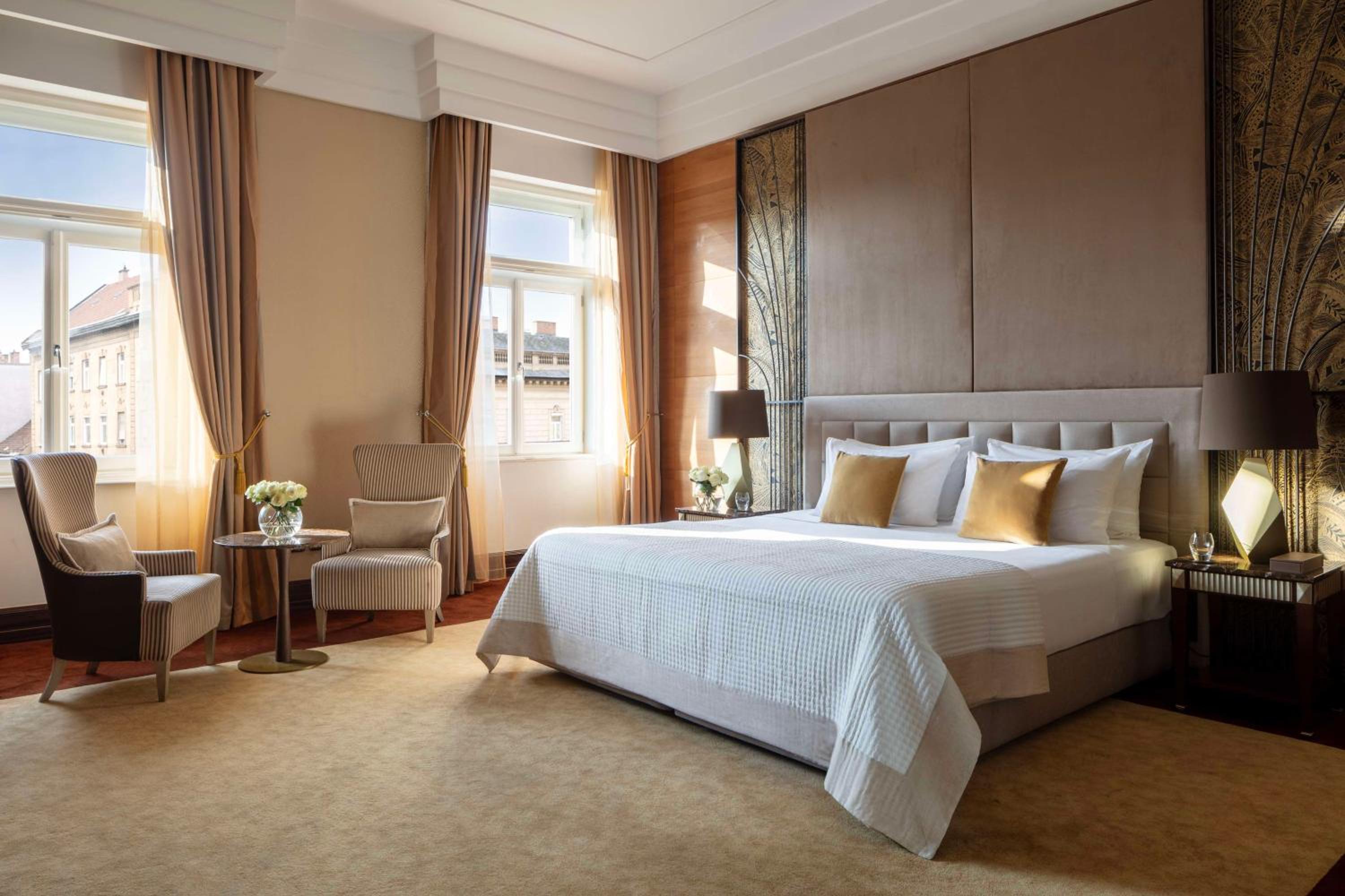 Grand Premium Room with City View