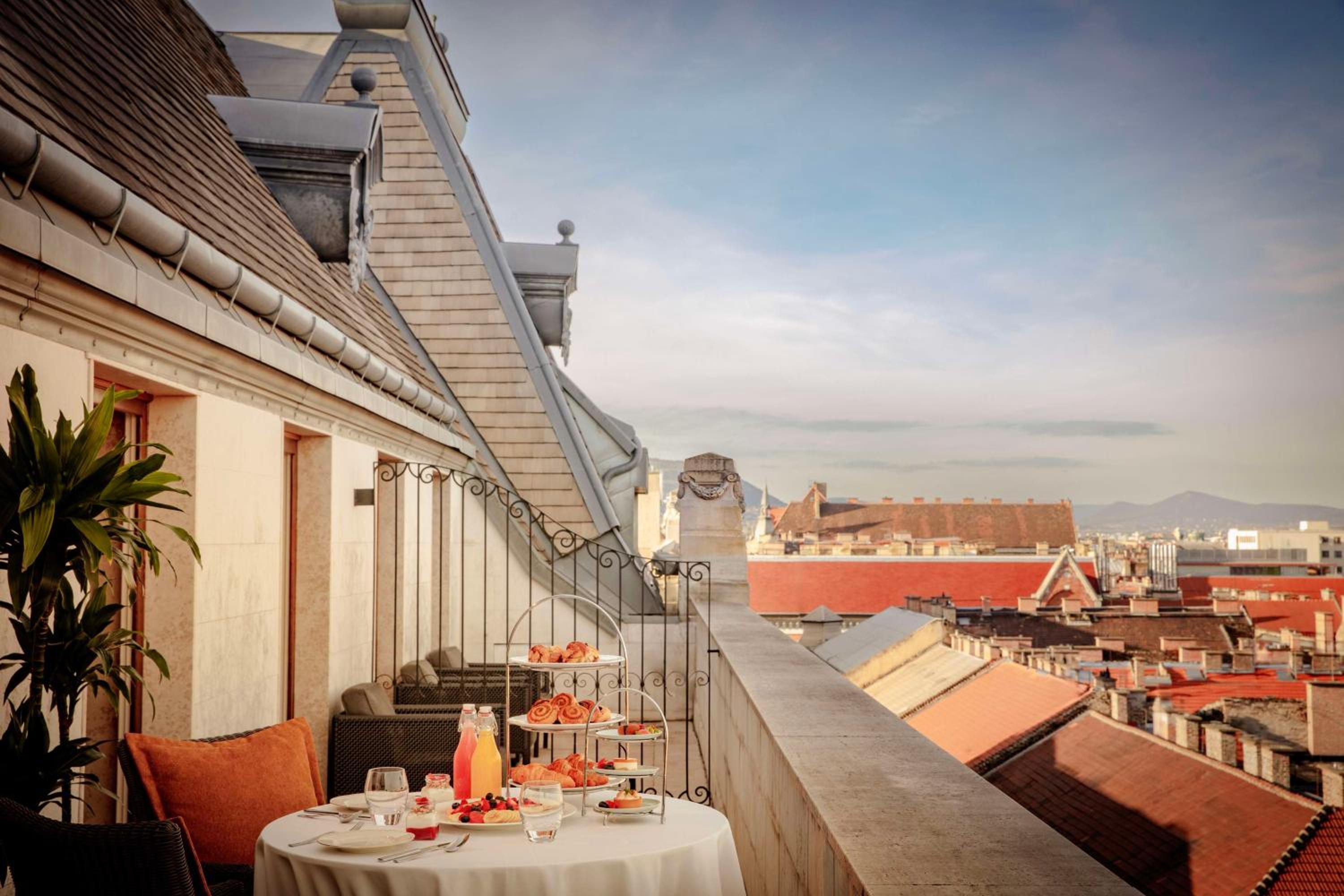 Executive Suite with Terrace thumbnail 6