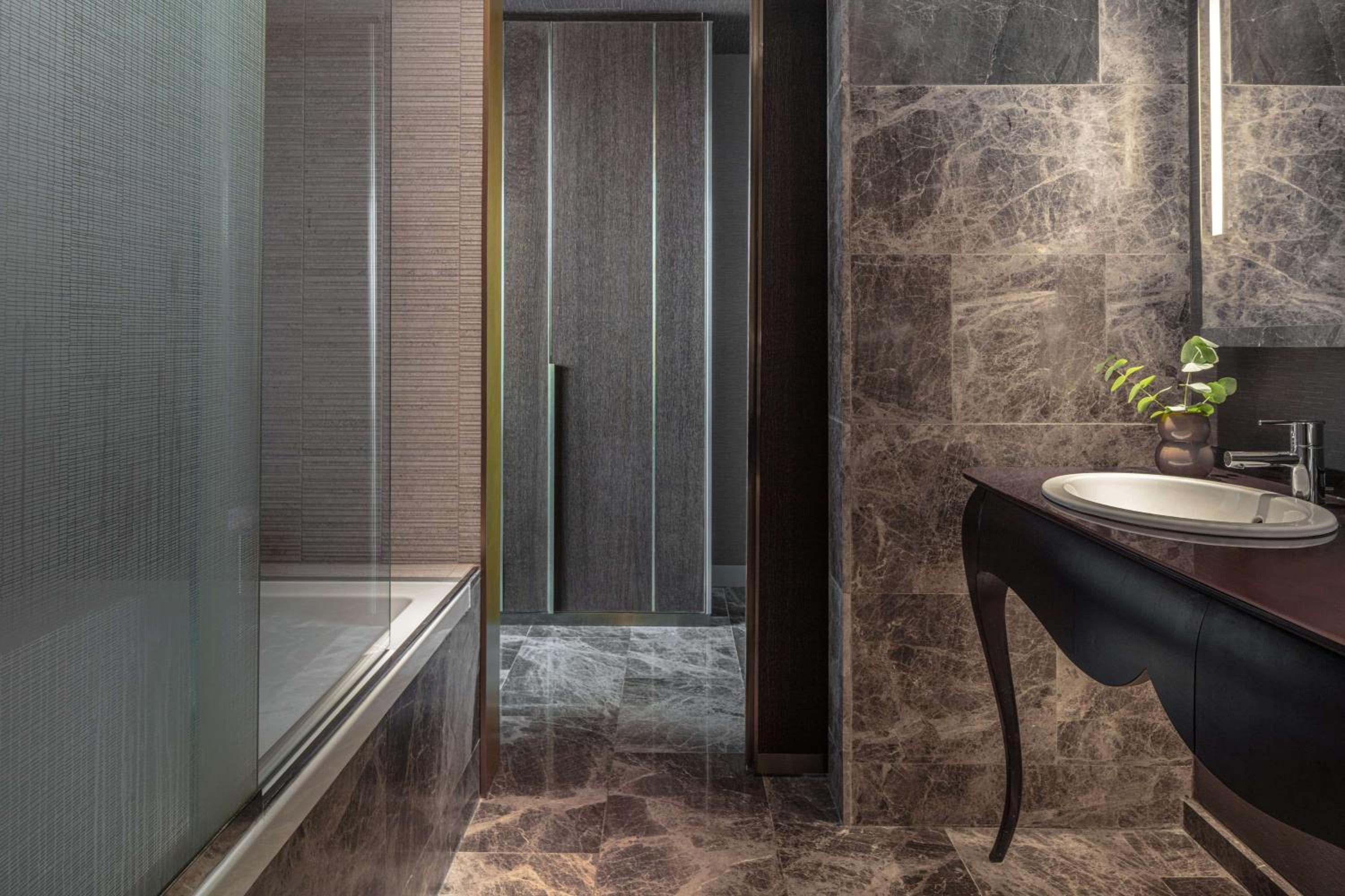 Grand Premium Room with Terrace thumbnail 5
