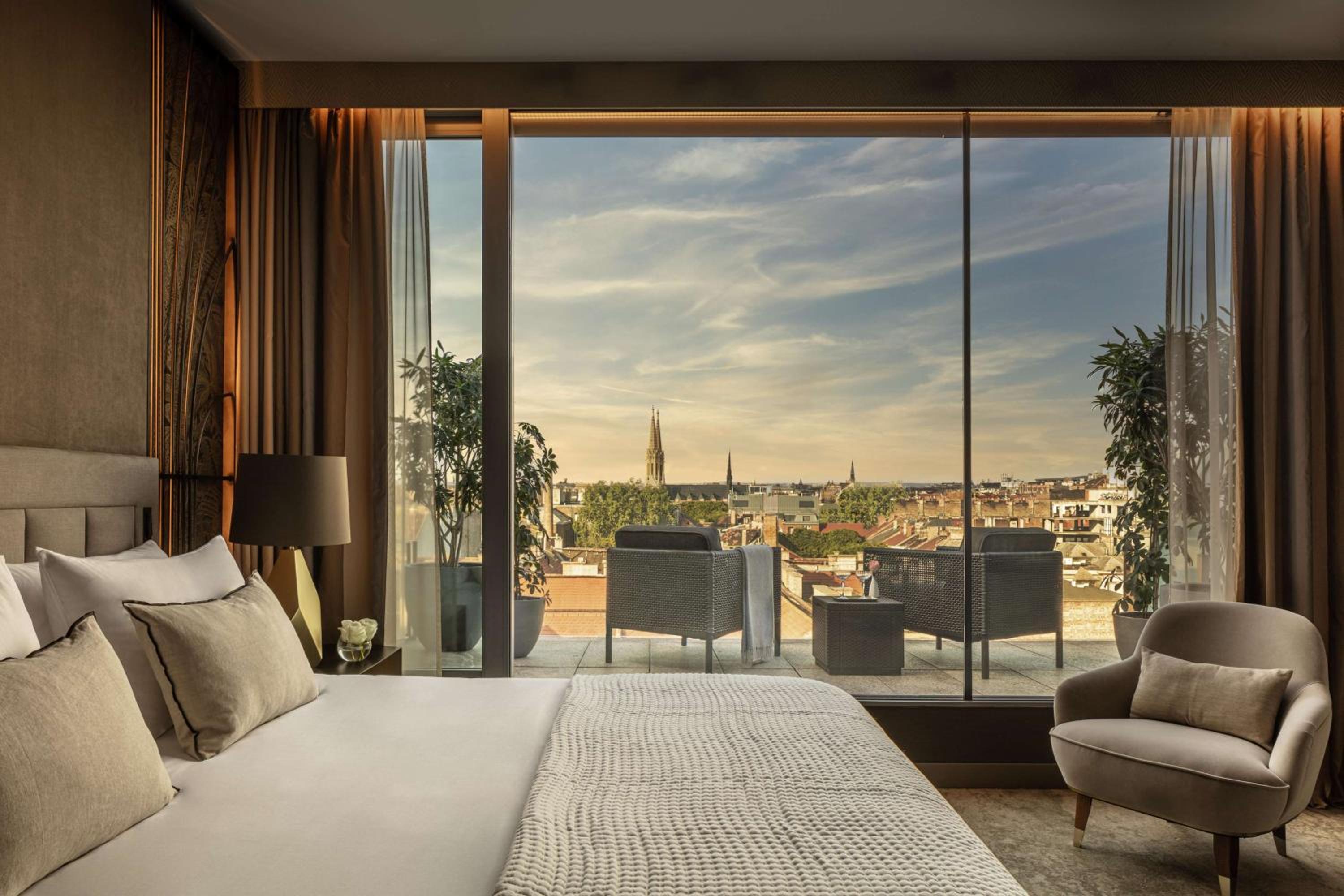 Grand Premium Room with Terrace thumbnail 6