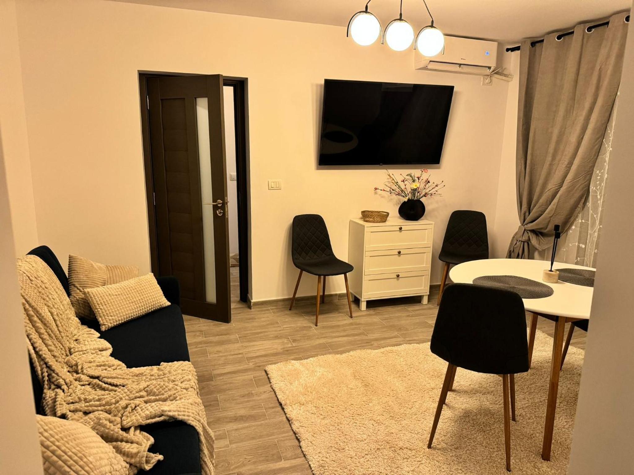 One-Bedroom Apartment photo 1