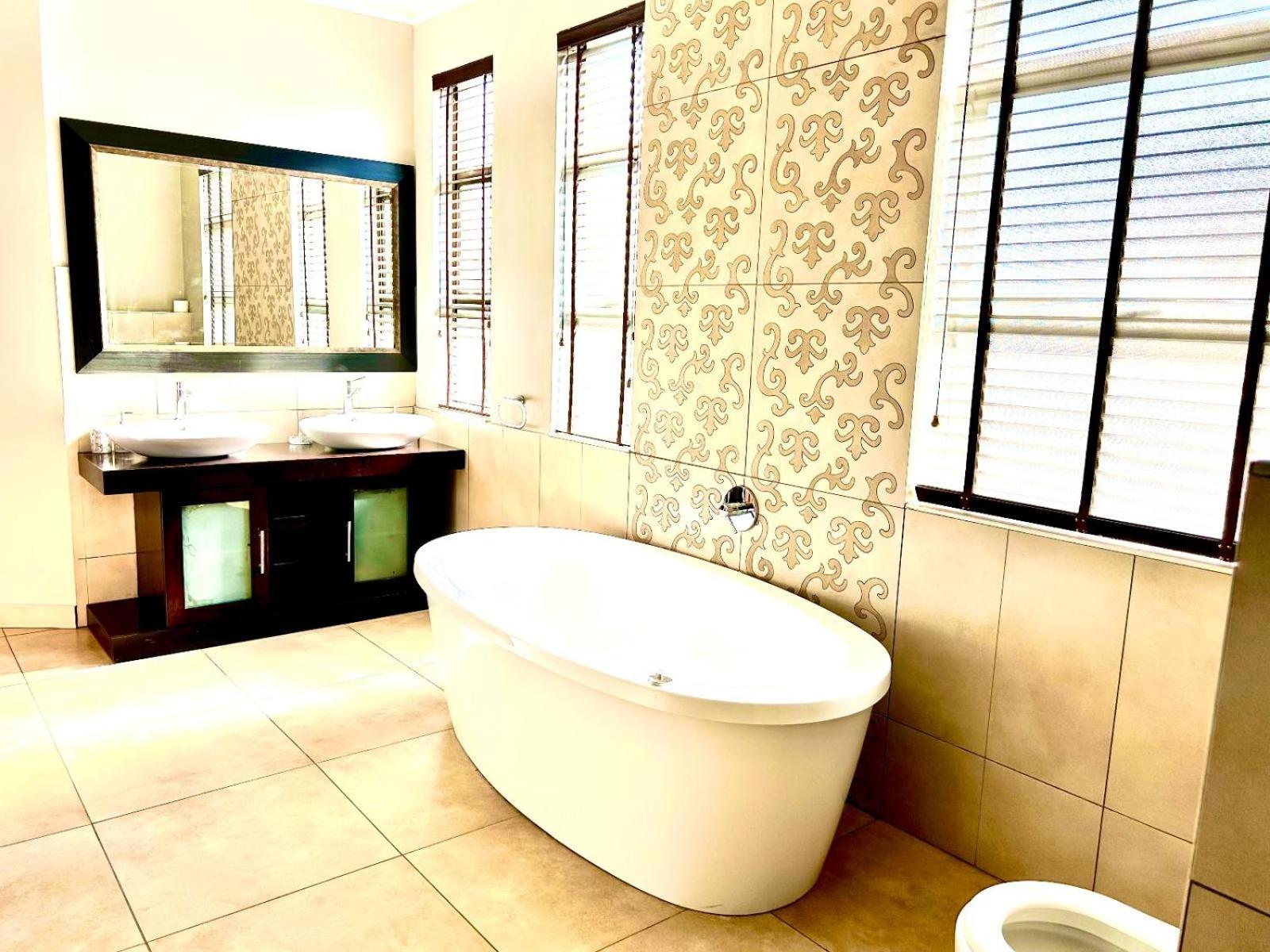 Four-Bedroom House photo 2