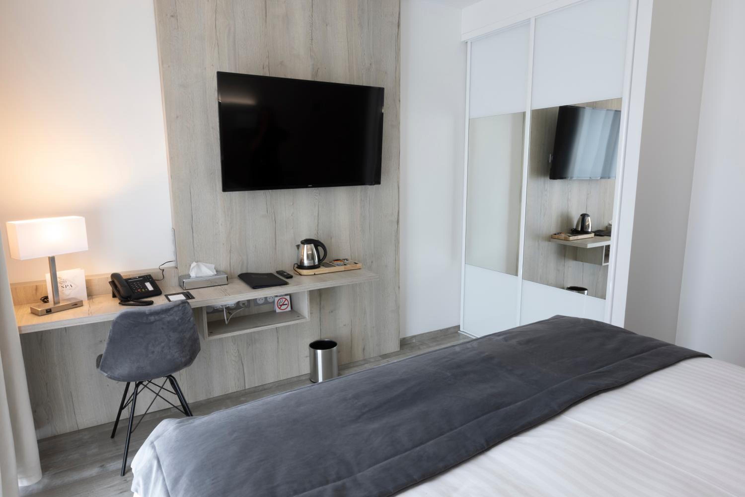 Double Room with Sea View - Photo 3
