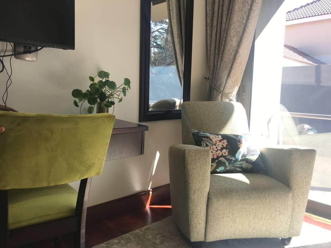 Luxury Queen Room - Photo 3