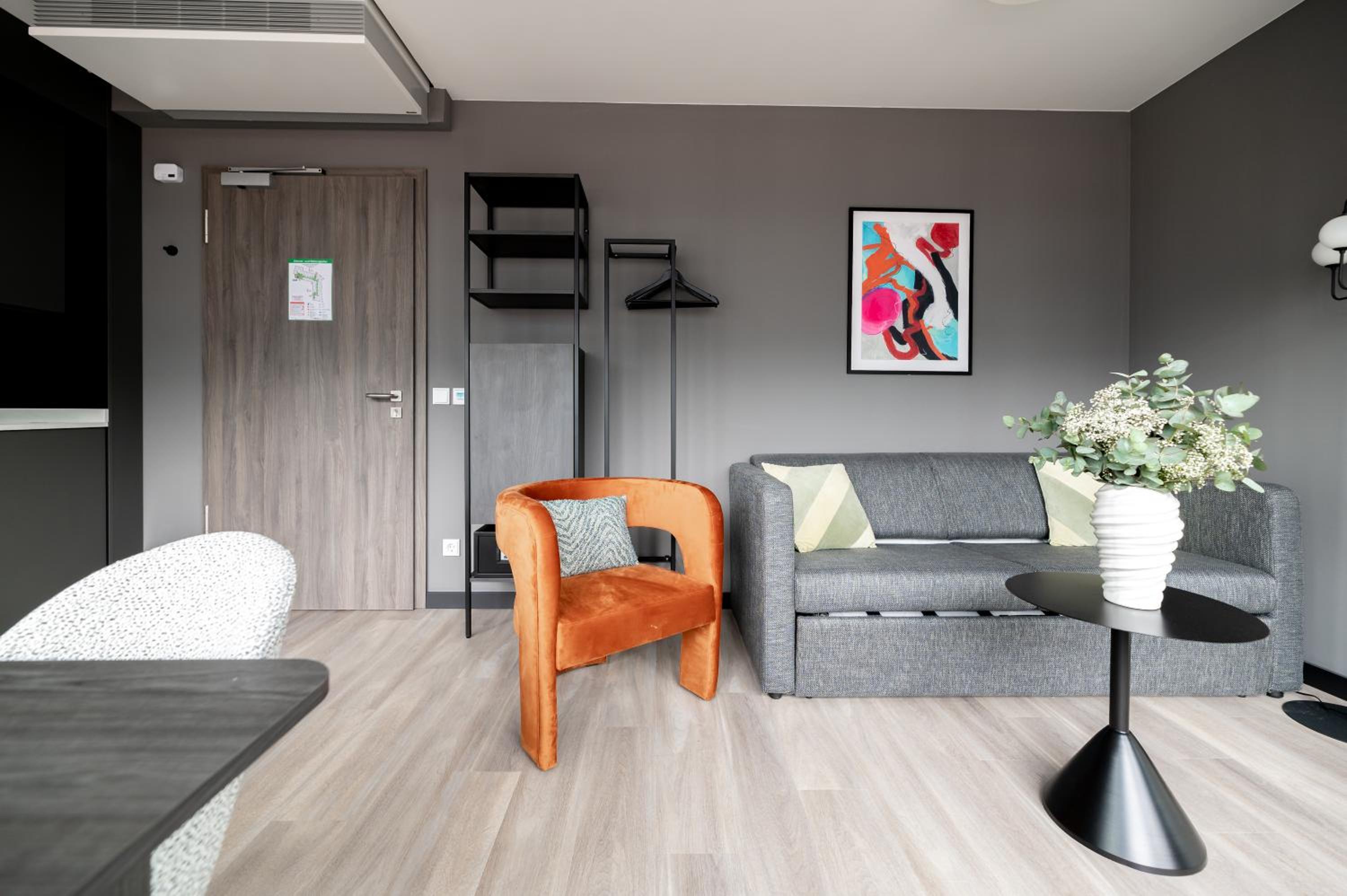 1 Bedroom Apartment with Sofa Bed photo 2