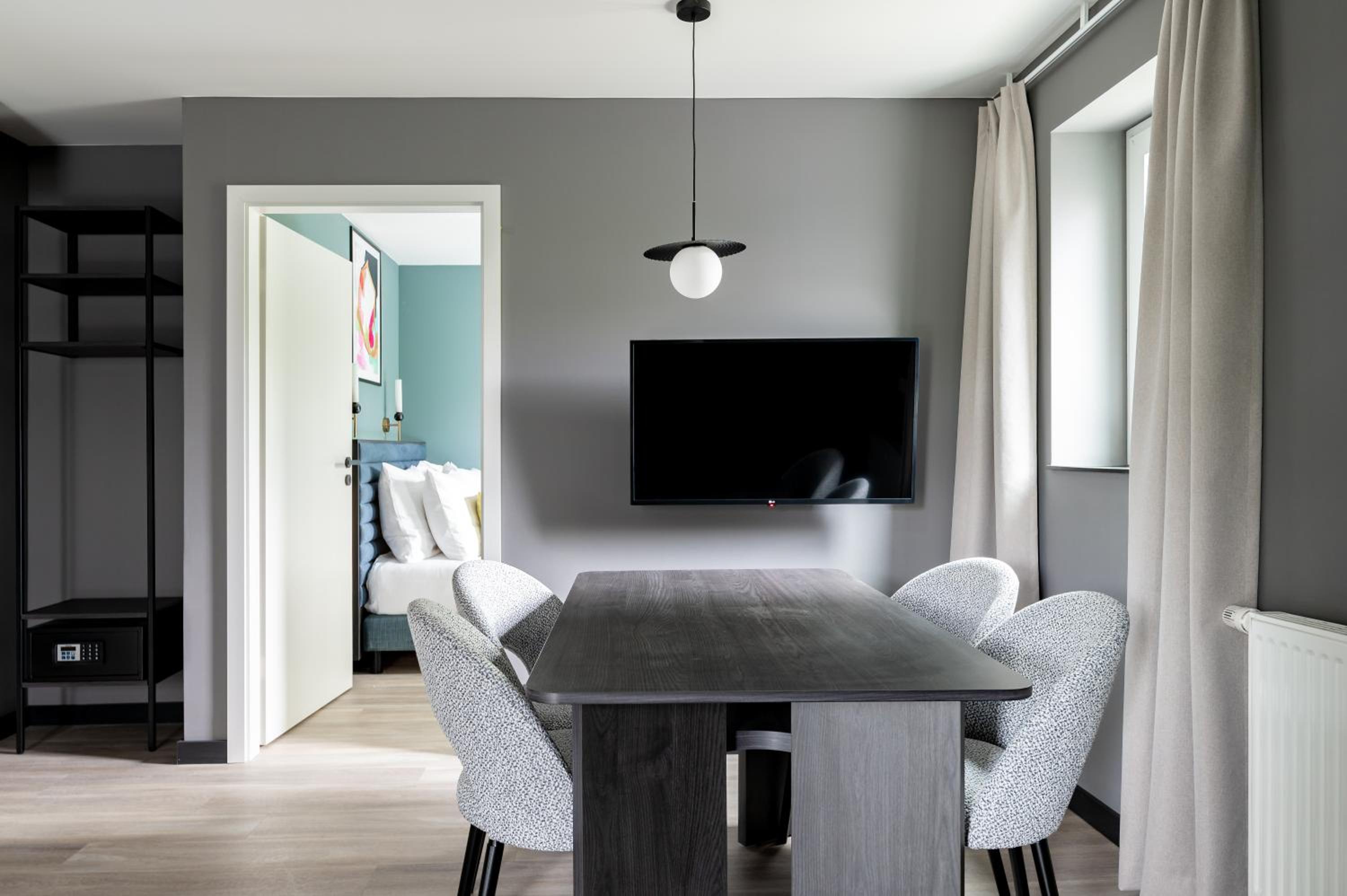 Large 2 Bedroom Apartment with Sofa Bed - Duplex photo 2