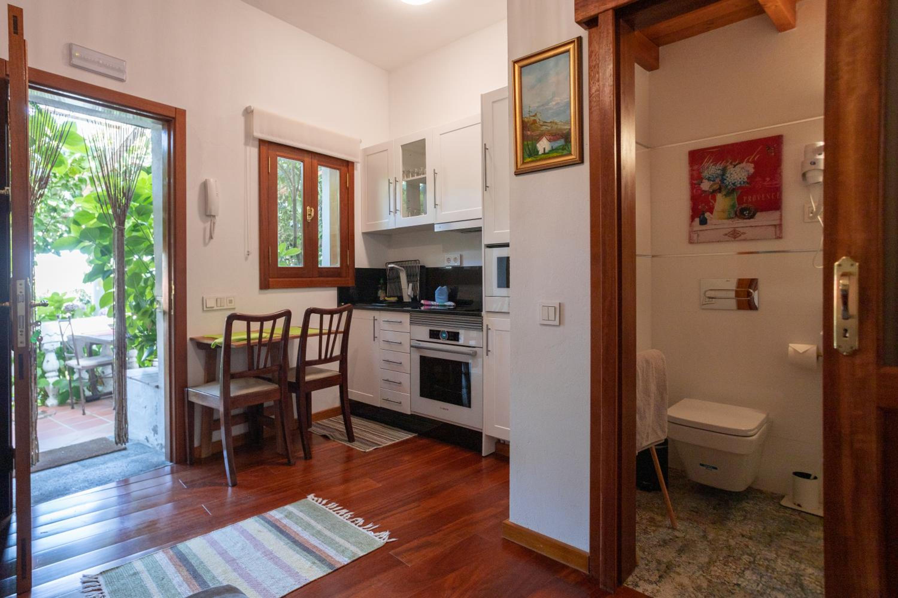 One-Bedroom Apartment photo 2