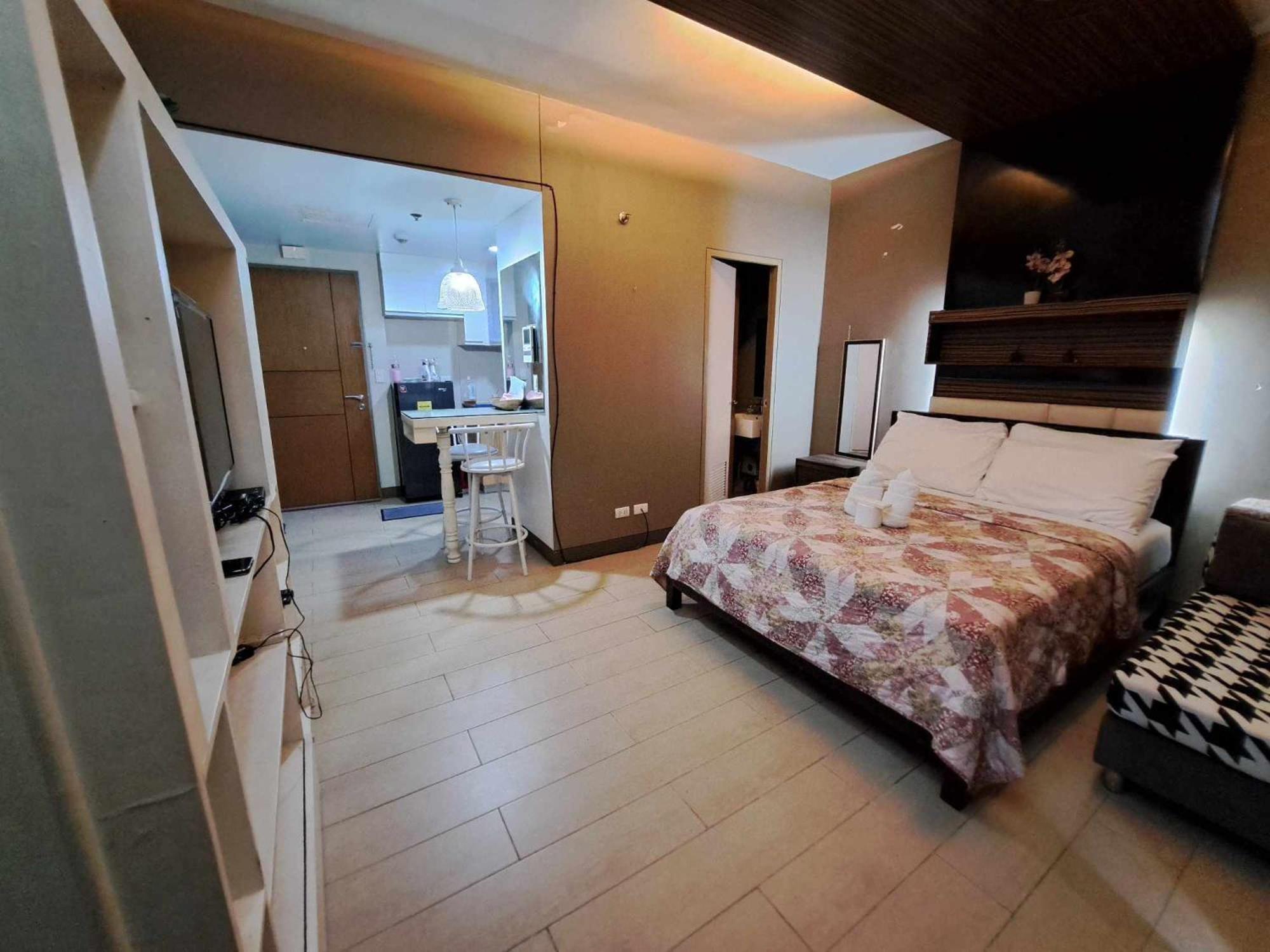 Studio with Balcony - Photo 27