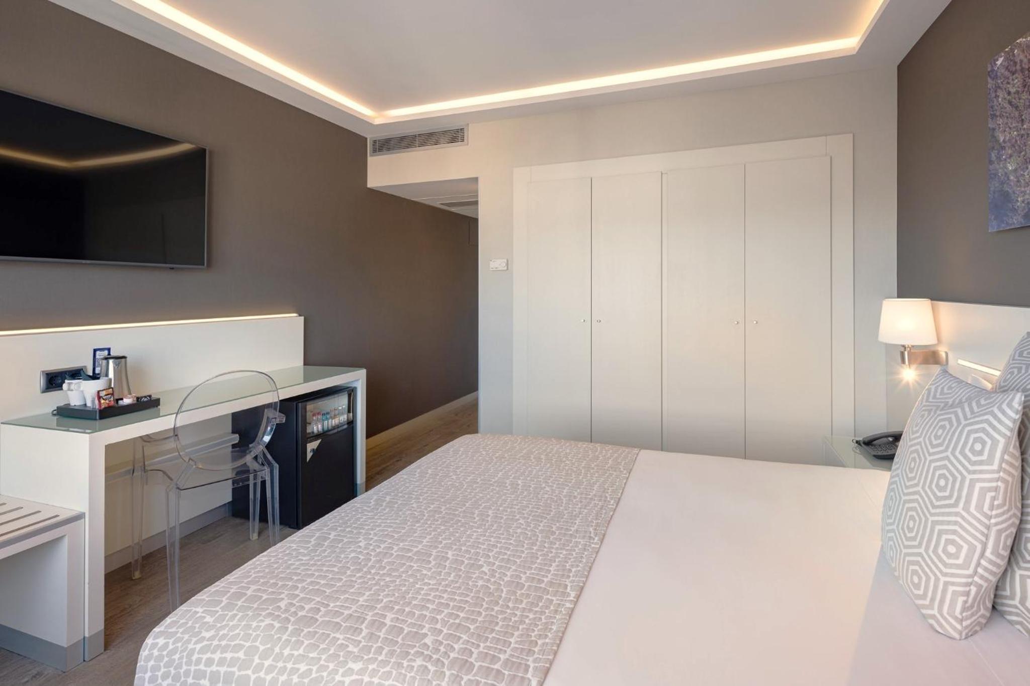 Executive Double or Twin Room with Mountain View photo 2
