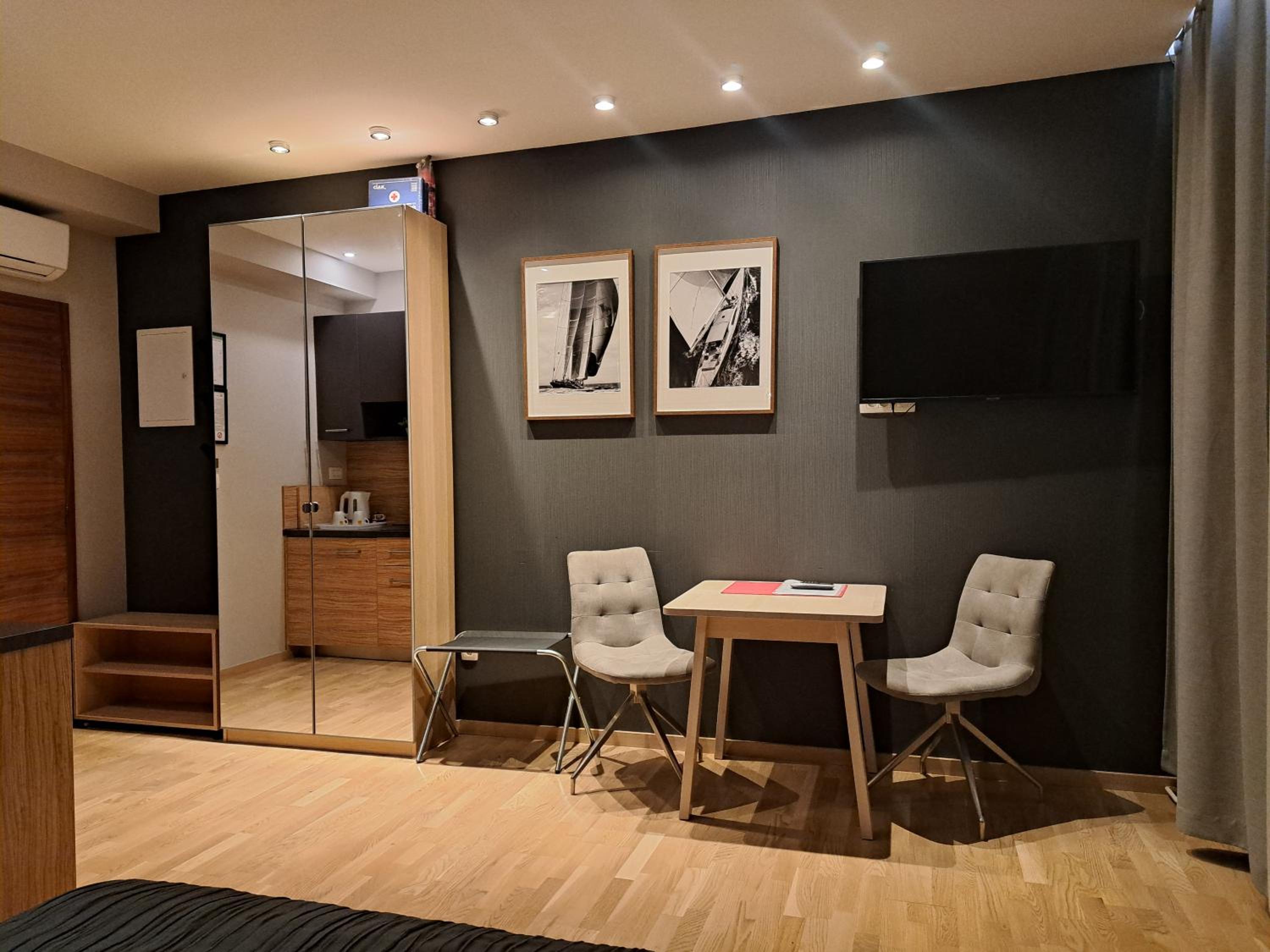 Studio Apartment photo 2