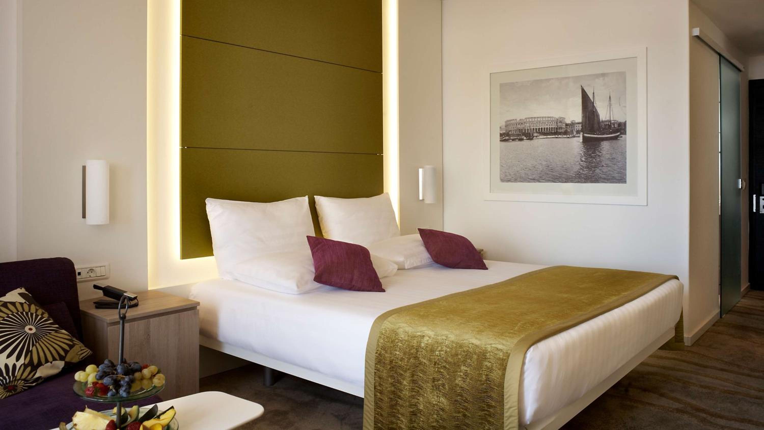 Superior Double or Twin Room with Marina View - Photo 1