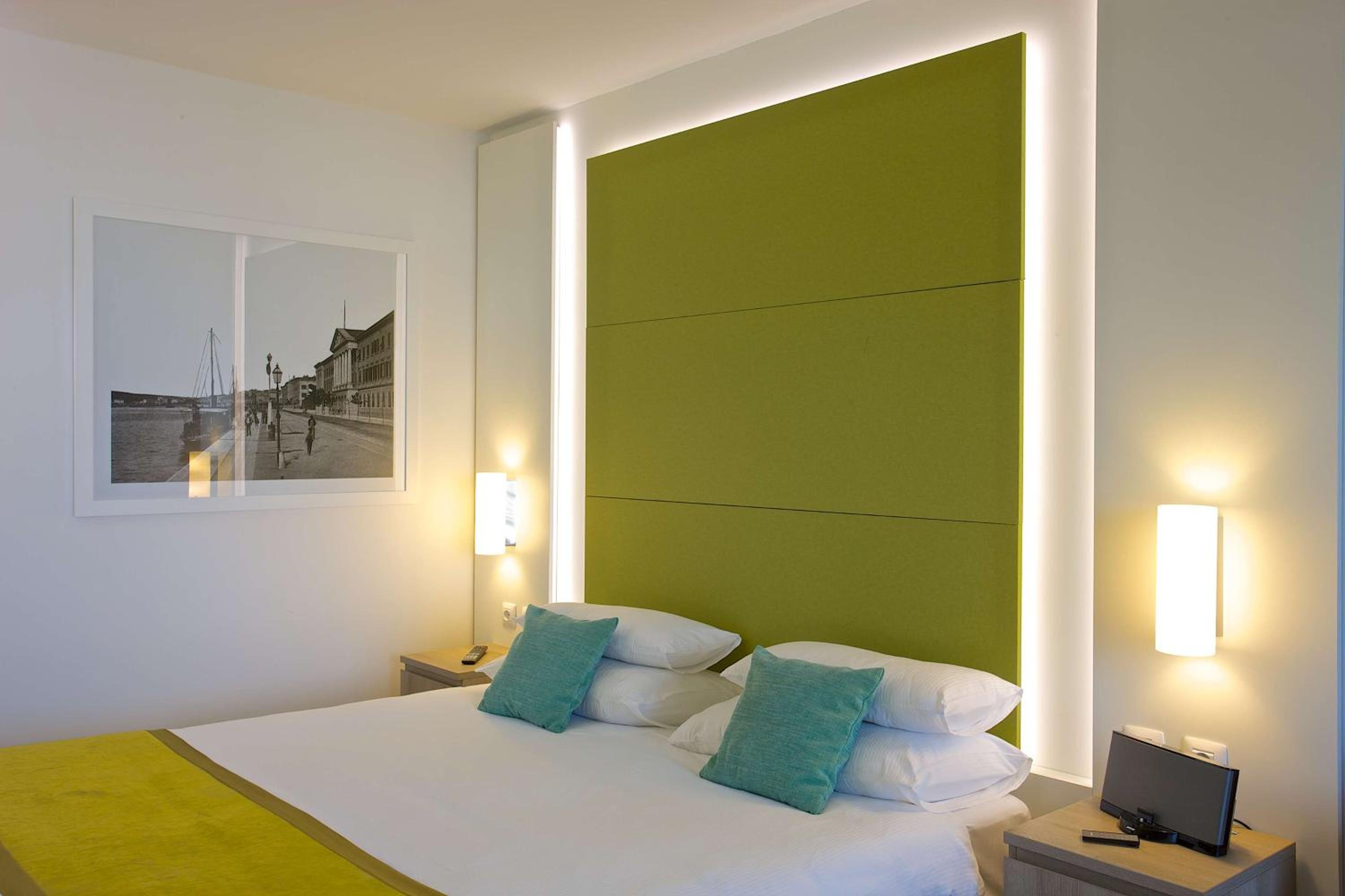 Standard Double or Twin Room - Photo 4