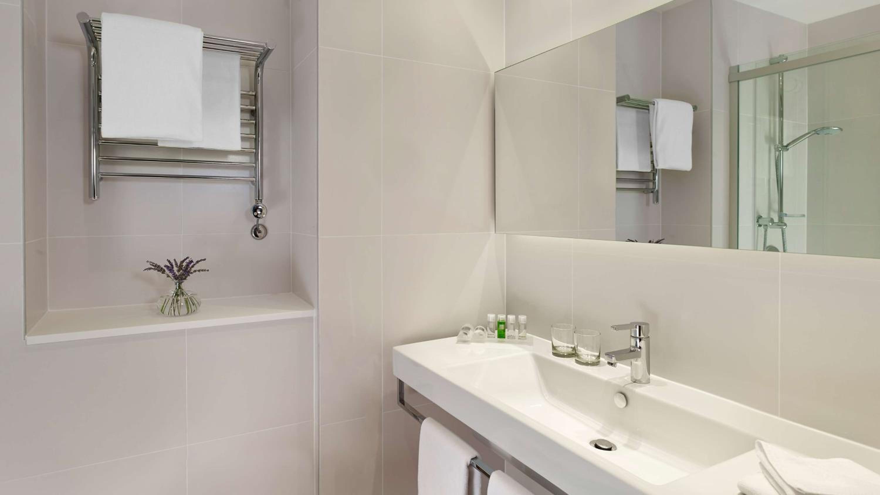 Standard Double or Twin Room - Photo 7