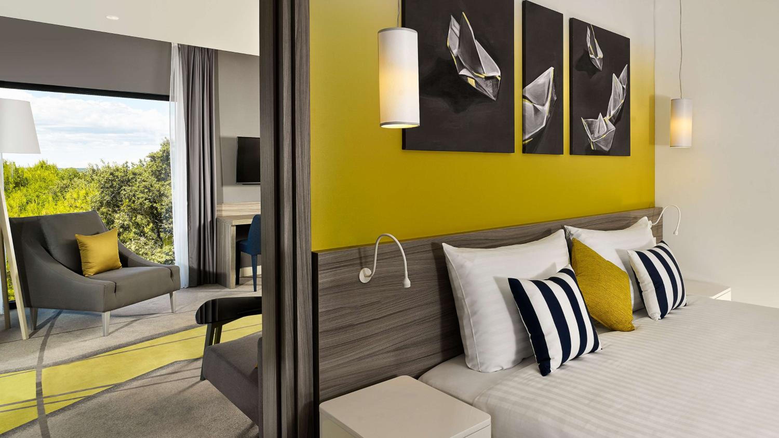 One-Bedroom Suite with Balcony - Photo 1