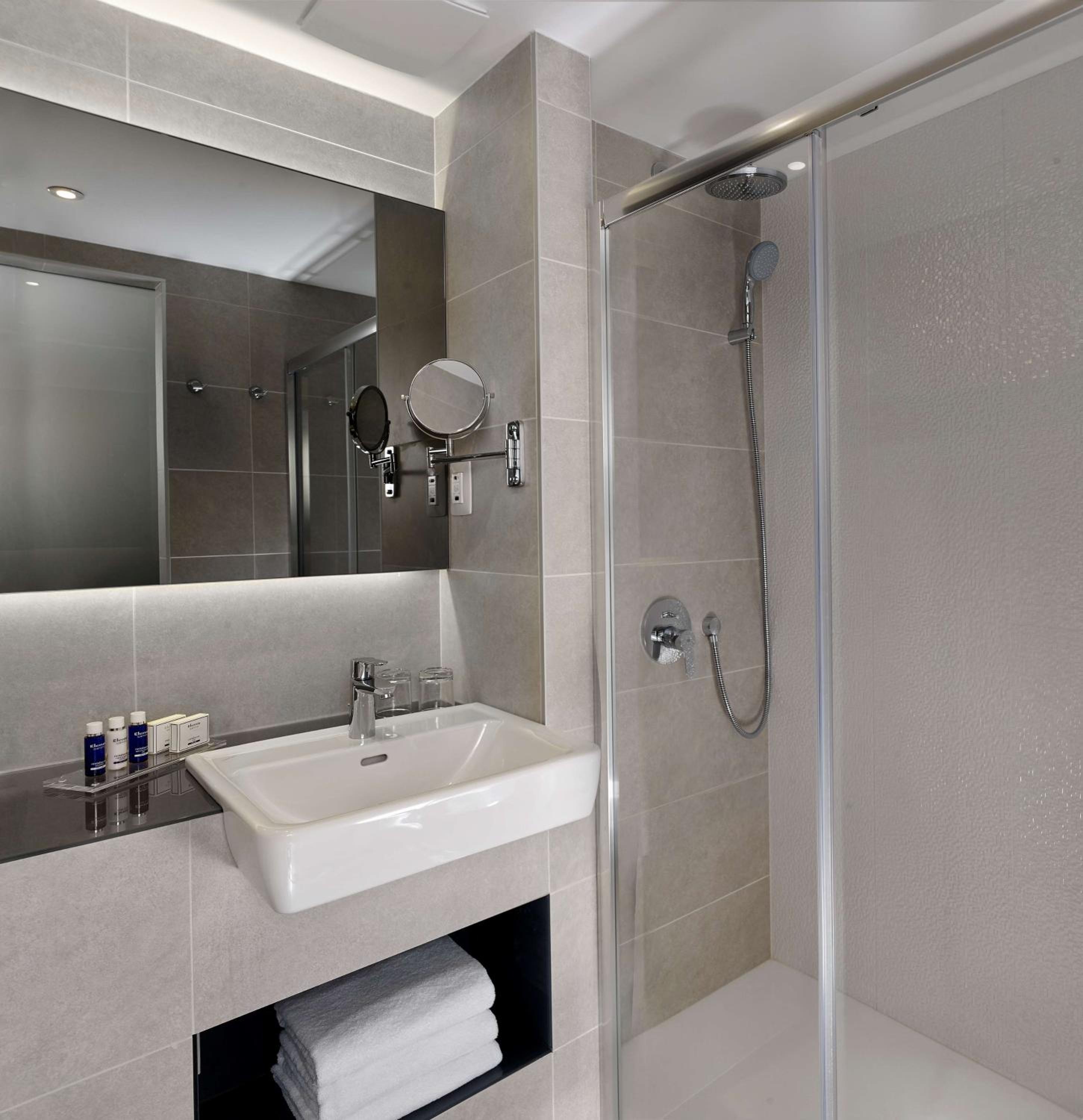 Superior Double Room with Balcony - Photo 5