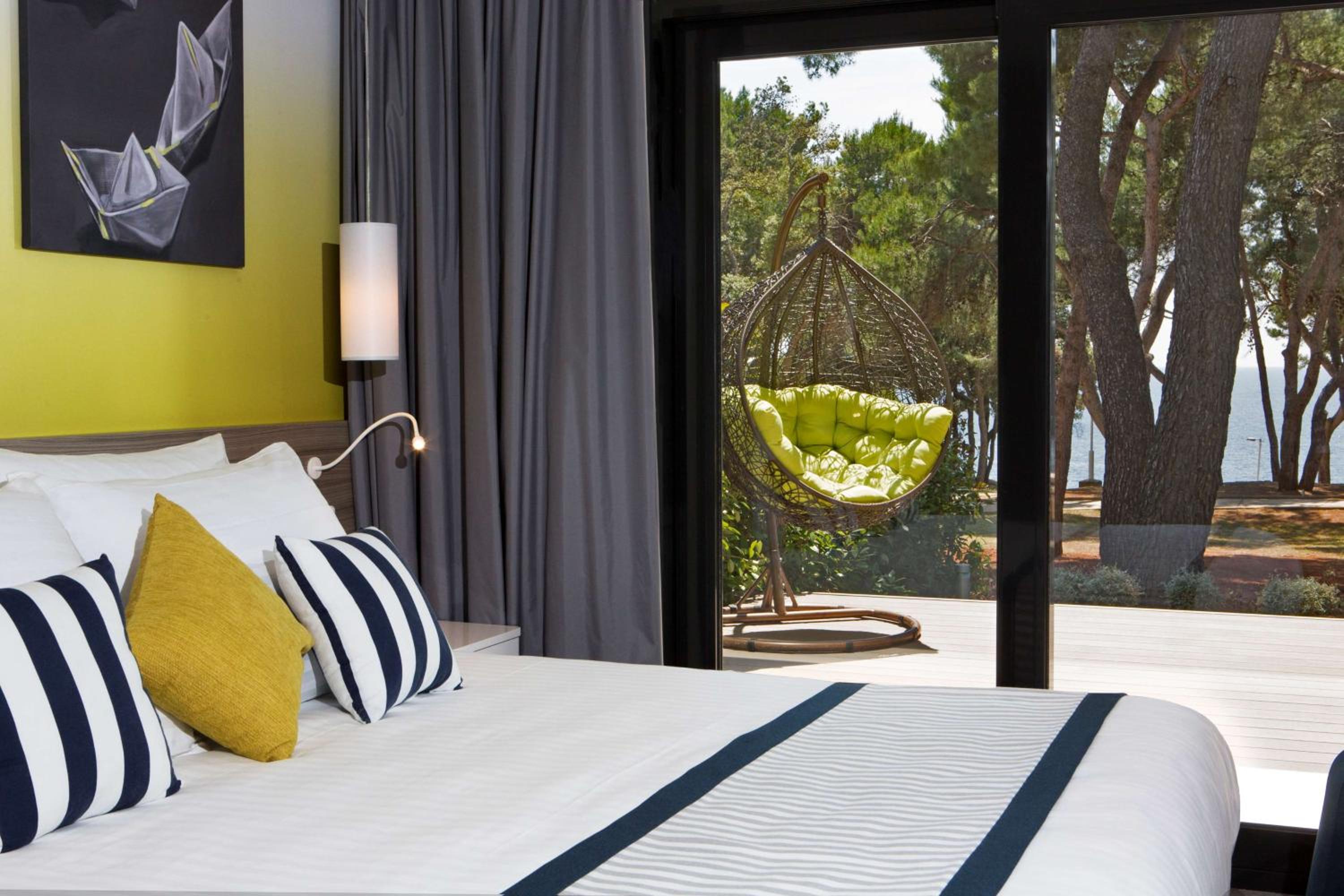 Two-Bedroom Suite with Terrace thumbnail 5